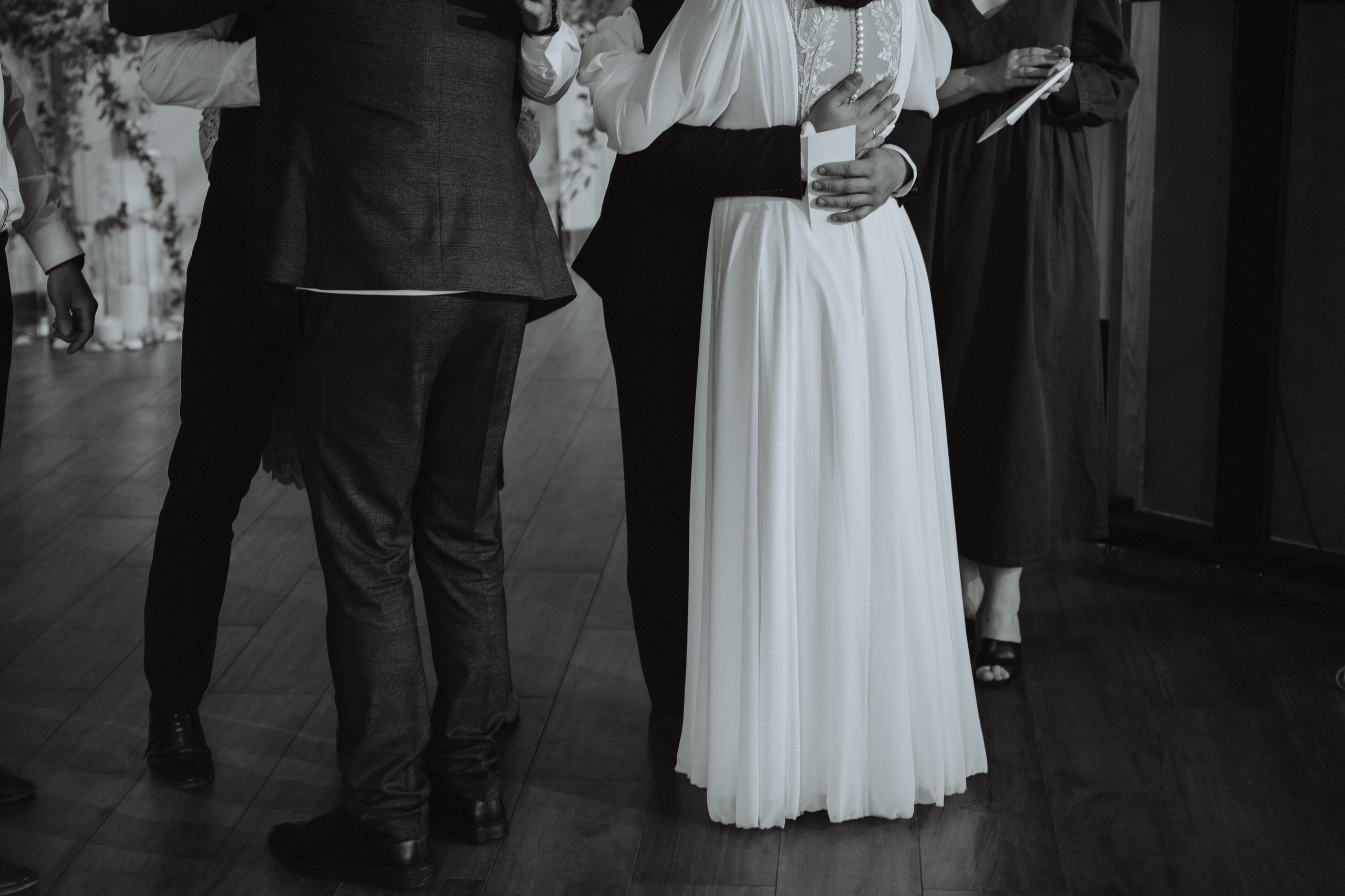 Свадебная фотосессия на берегу реки в Архангельске