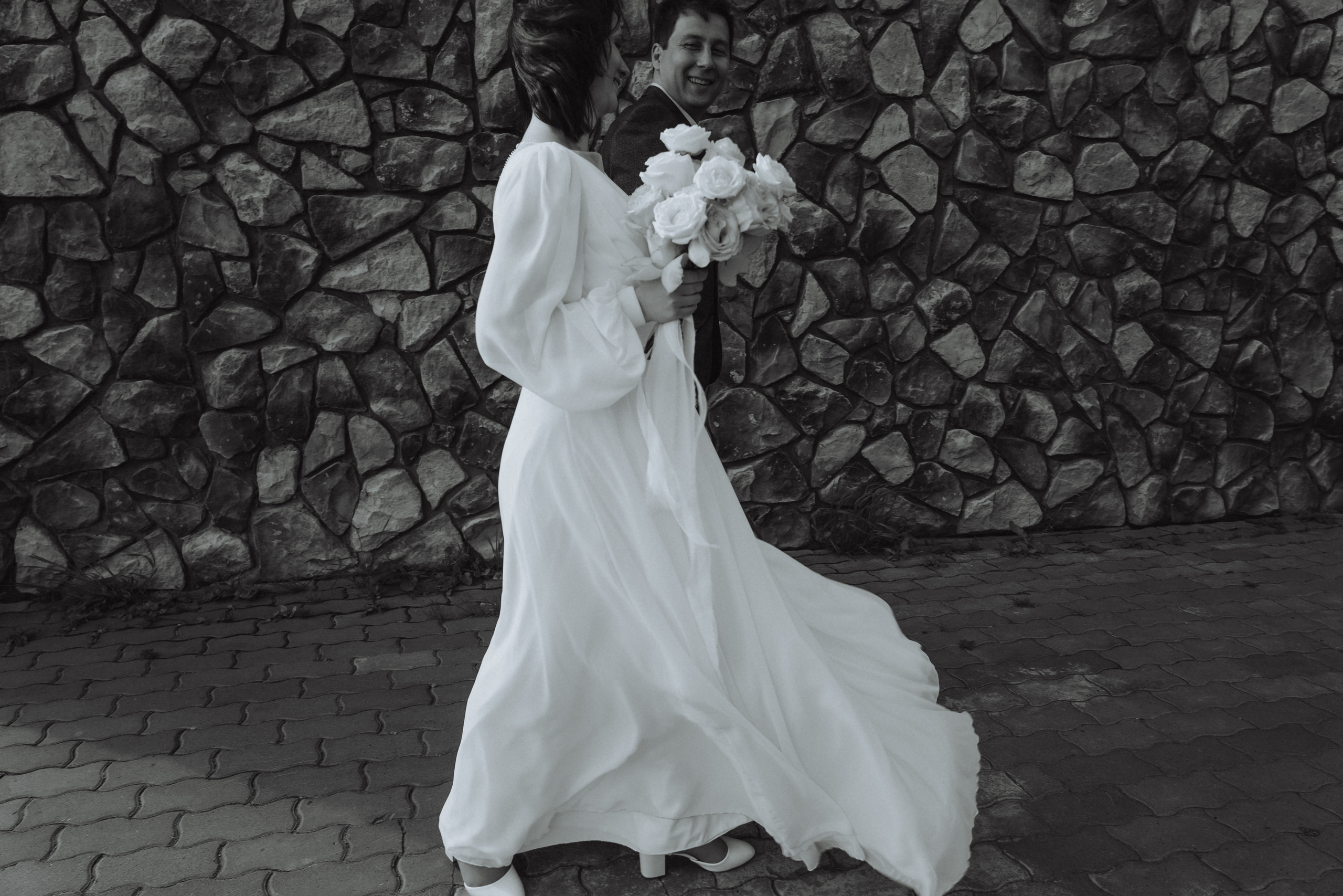 Свадебная фотосессия на берегу реки в Архангельске