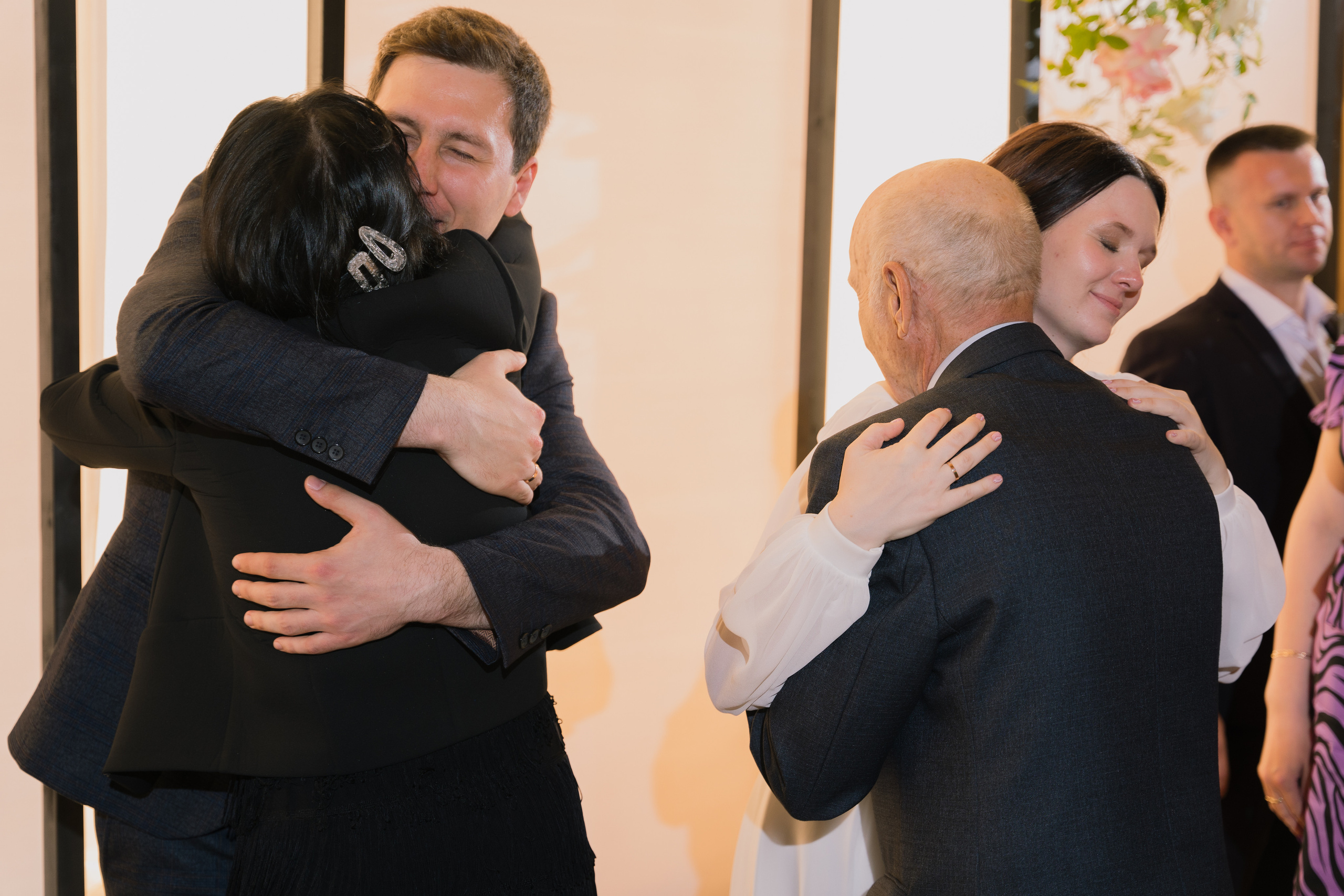 Свадебная фотосессия на берегу реки в Архангельске