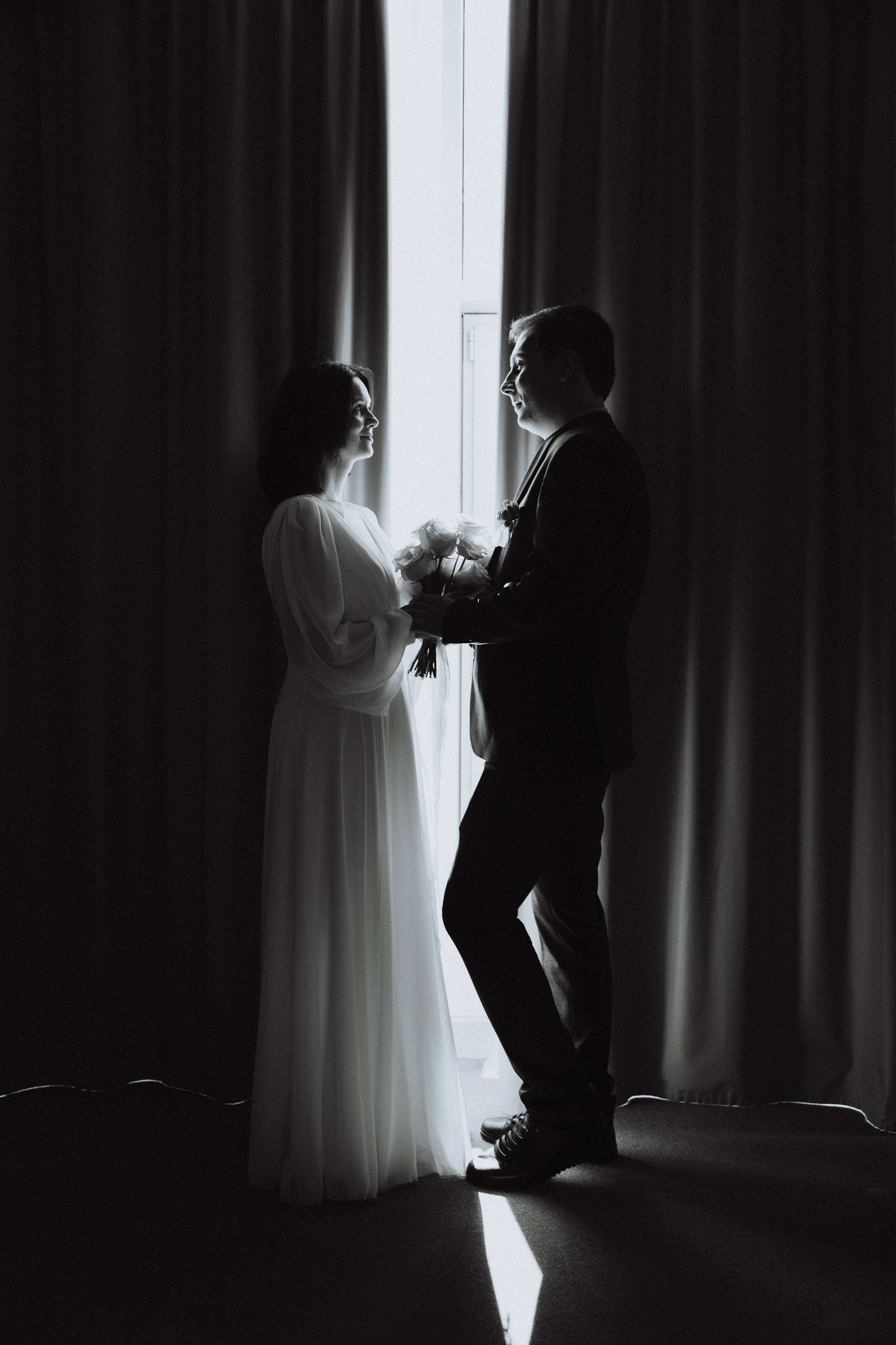 Свадебная фотосессия на берегу реки в Архангельске