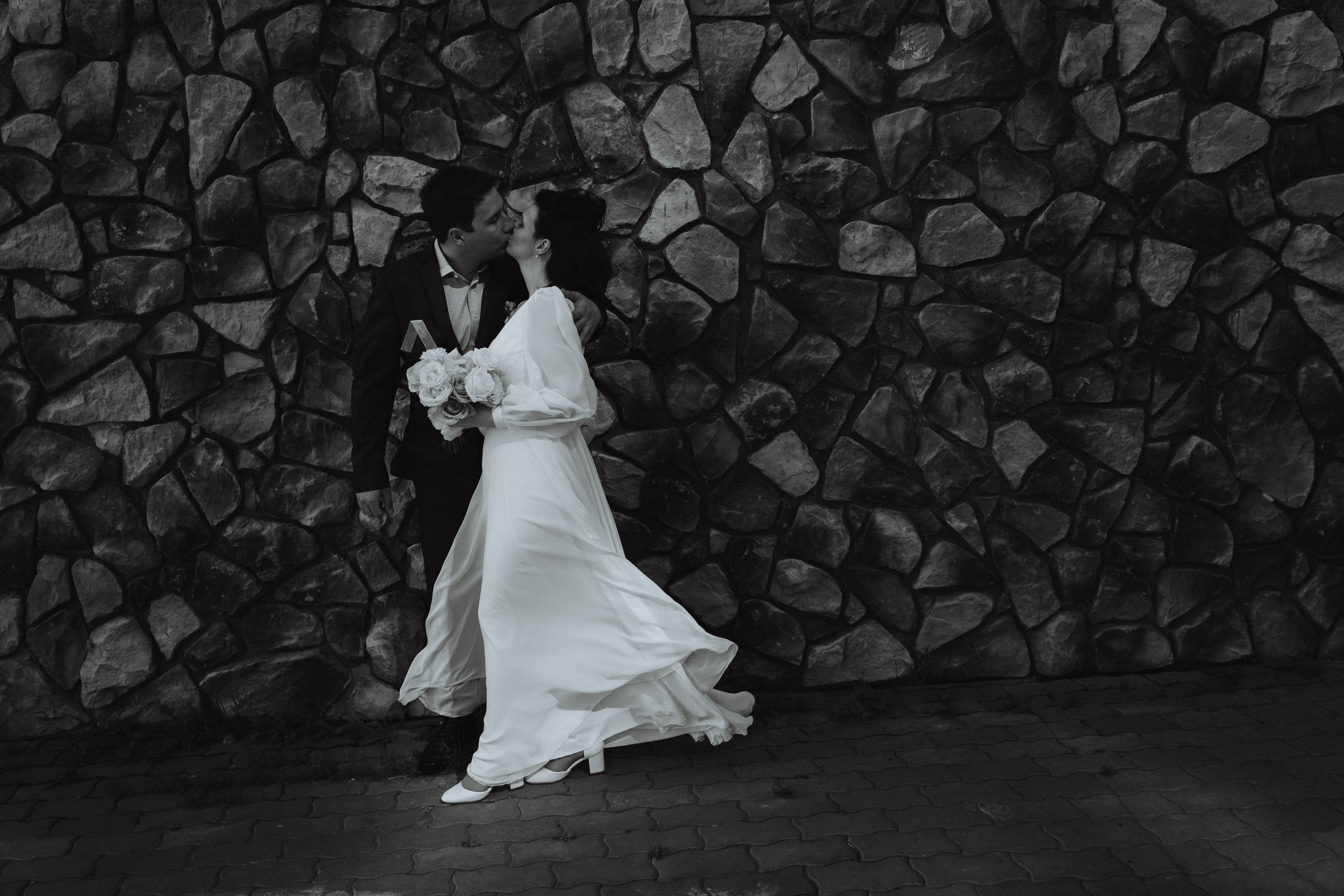 Свадебная фотосессия на берегу реки в Архангельске