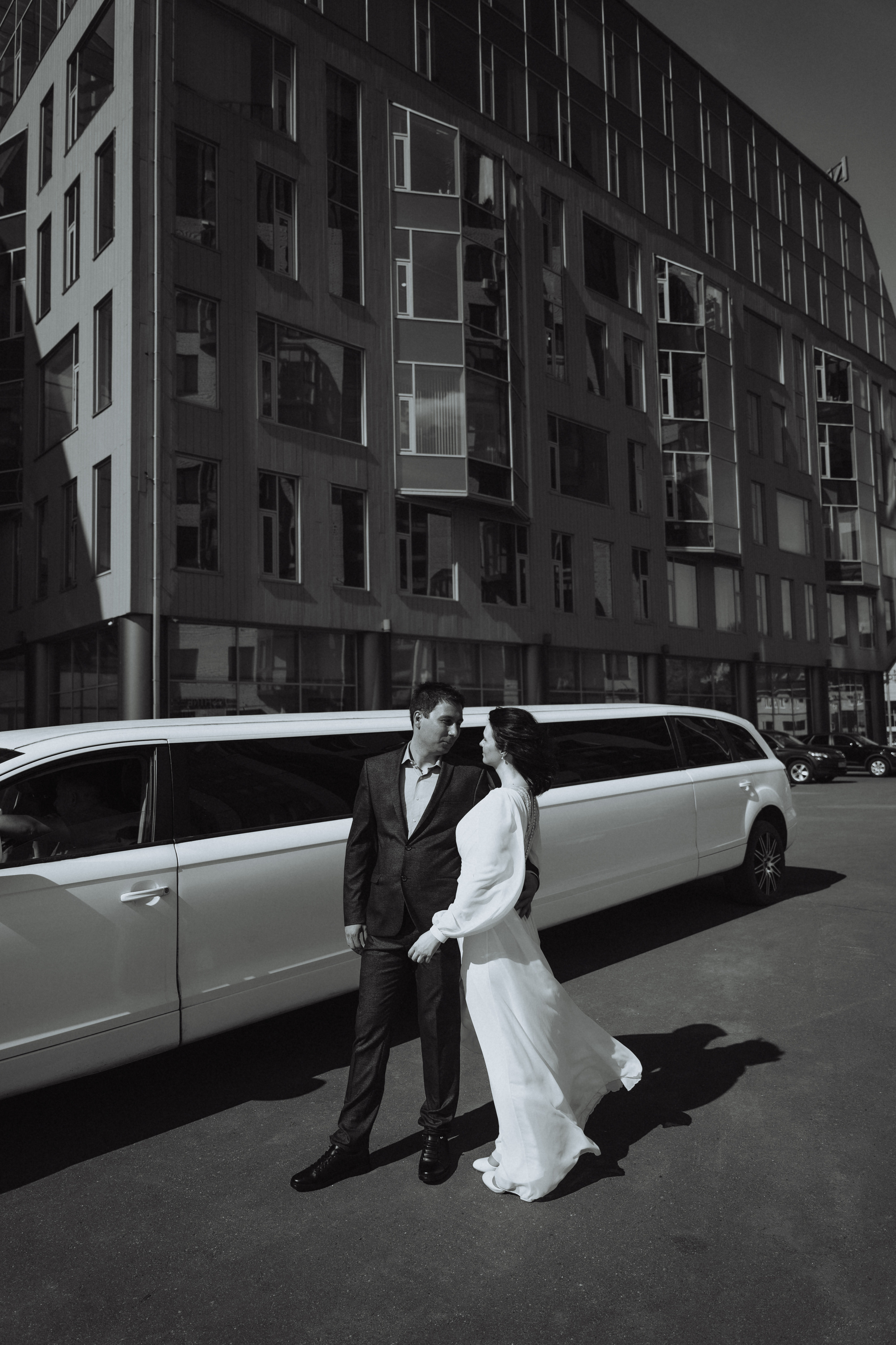 Свадебная фотосессия на берегу реки в Архангельске