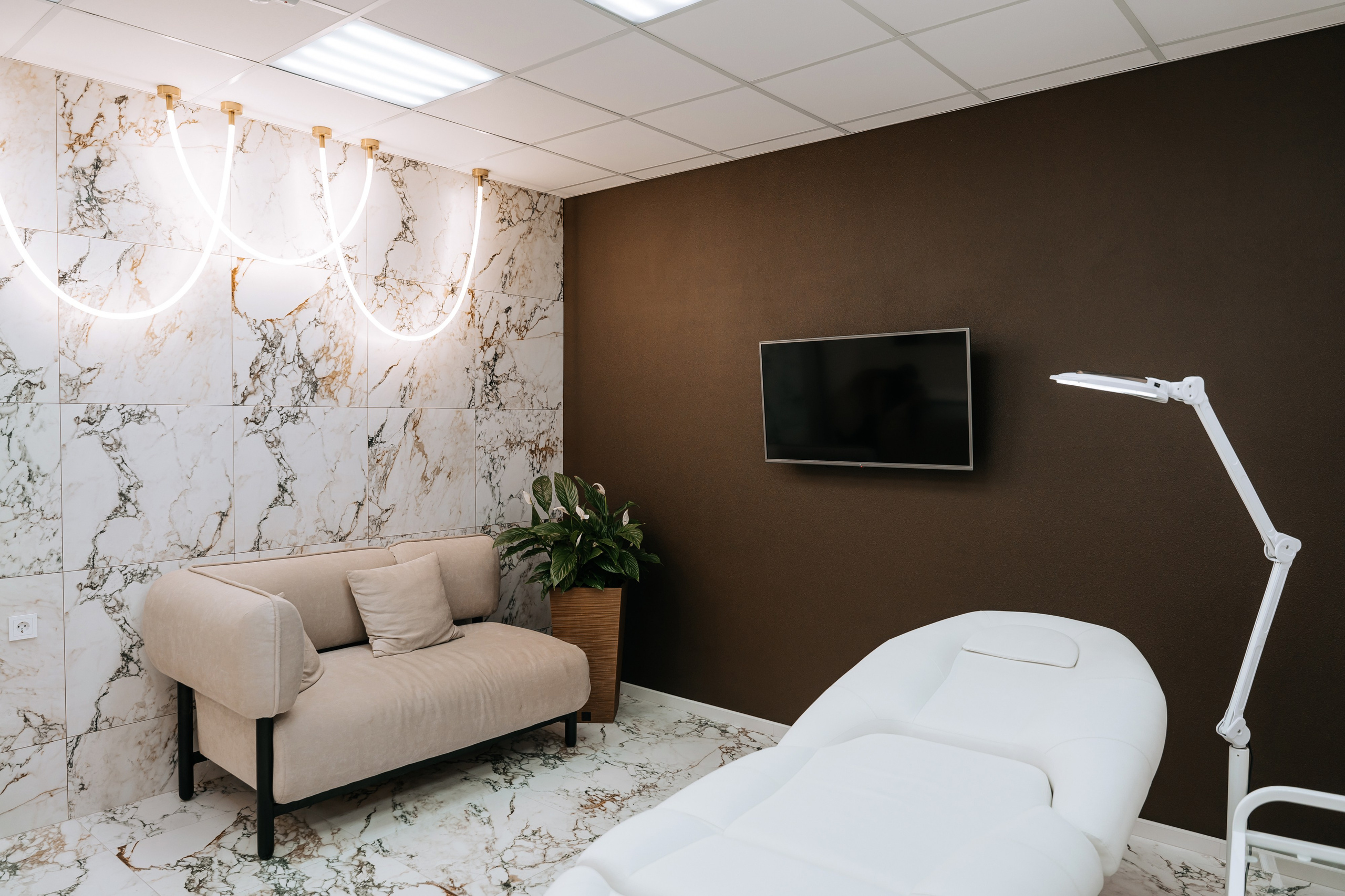 Дизайнер премиального интерьера Екатерина Левочкина (салон красоты и спорт клуб). Свадебный и семейный фотограф Волгоград