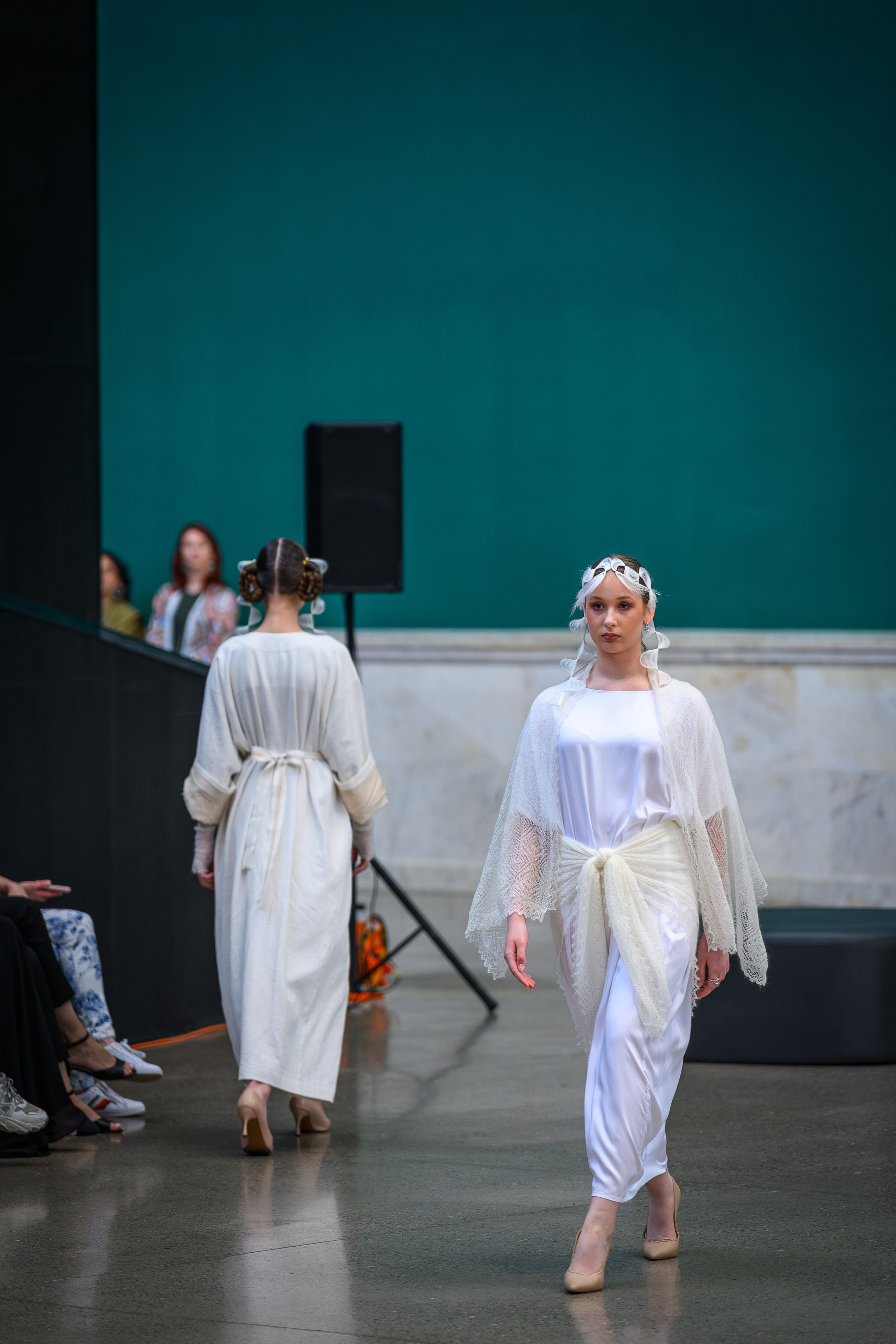 Репортажная фотосъемка Дефиле / Показ мод в Москве. Интерьерный & Репортажный фотограф Озеров Денис, г. Москва