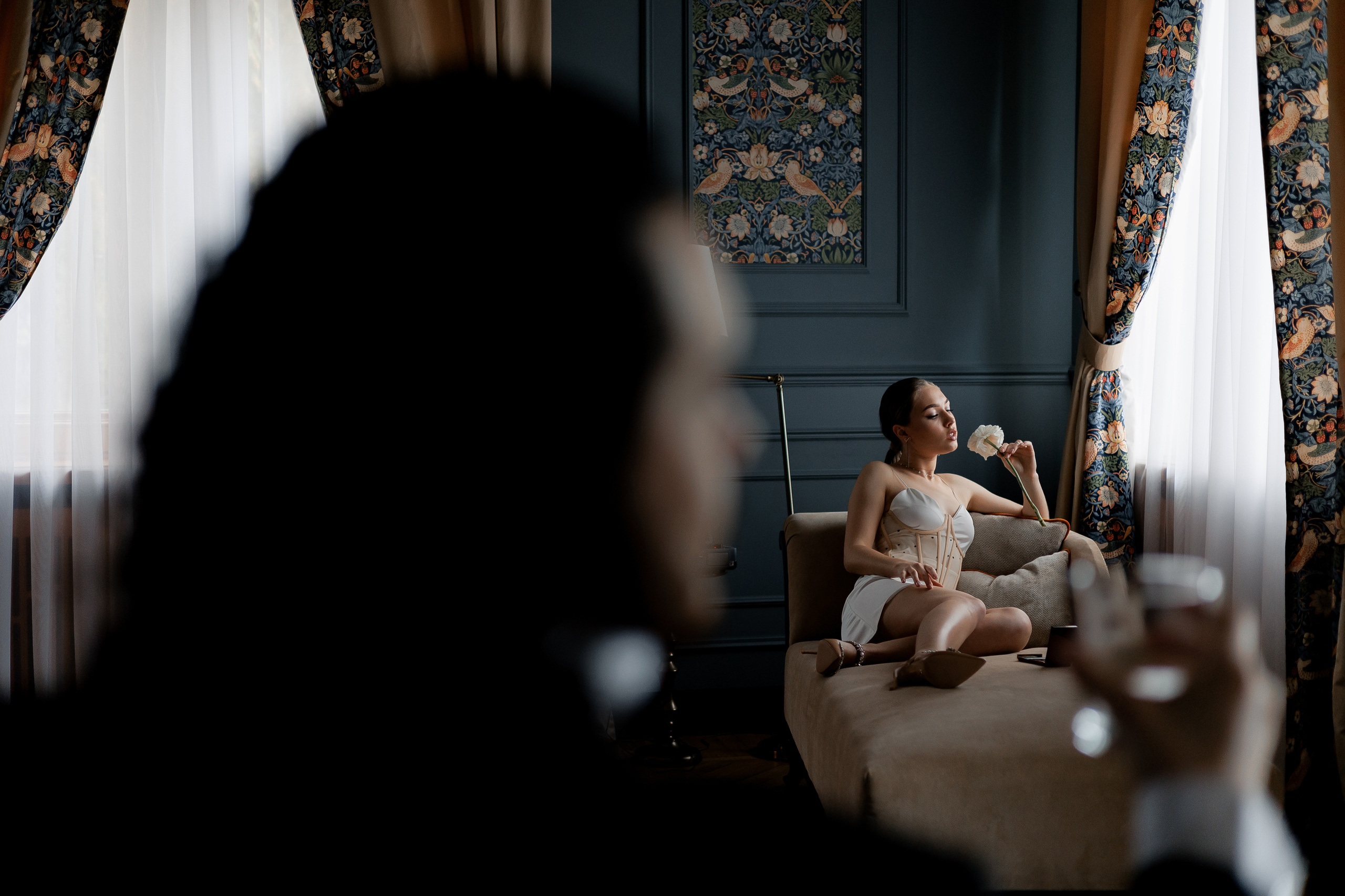 Стильная фотосессия в отеле Рахманинов. Свадебный фотограф в Крыму и Севастополе — Белов Виталий