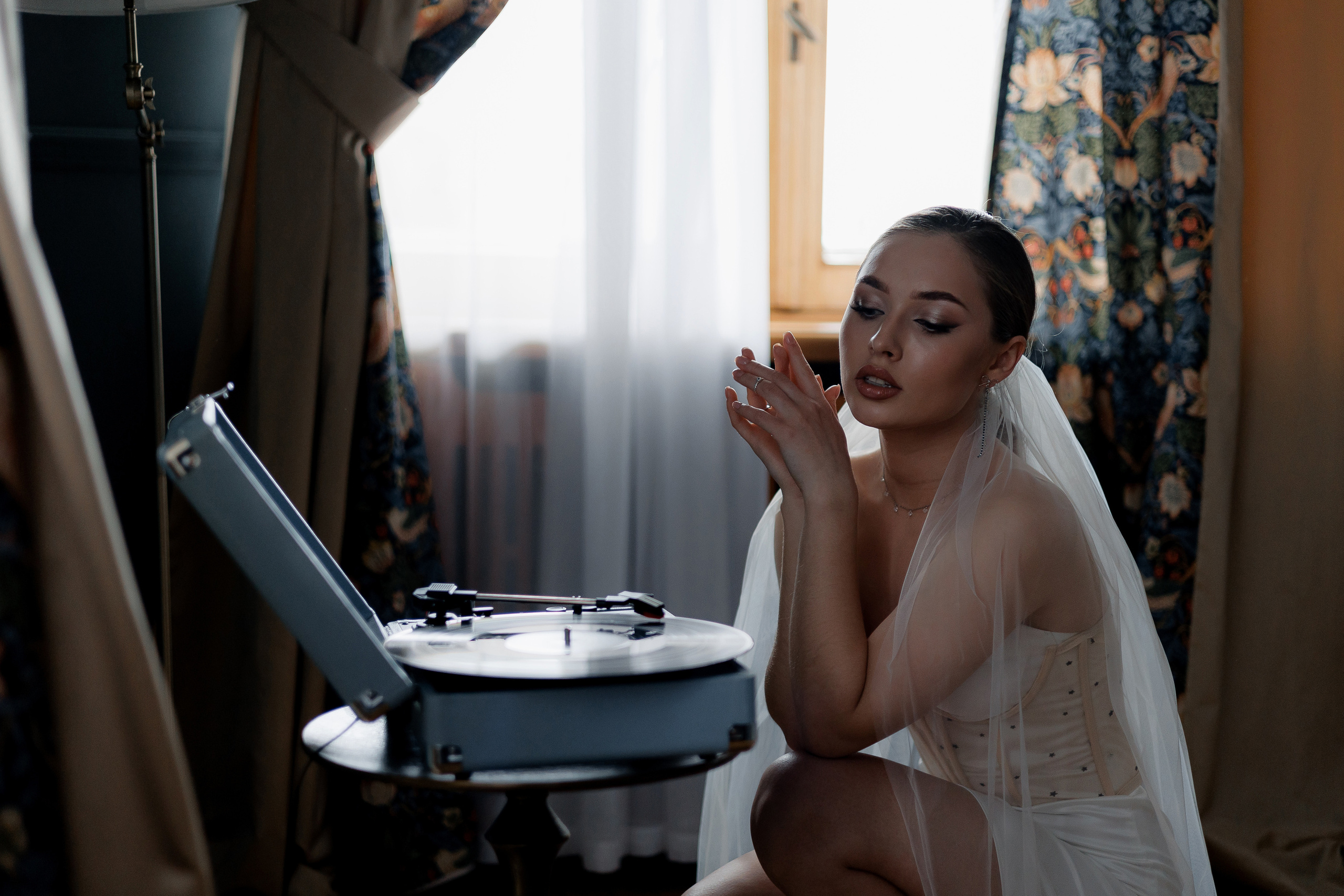 Стильная фотосессия в отеле Рахманинов. Свадебный фотограф в Крыму и Севастополе — Белов Виталий