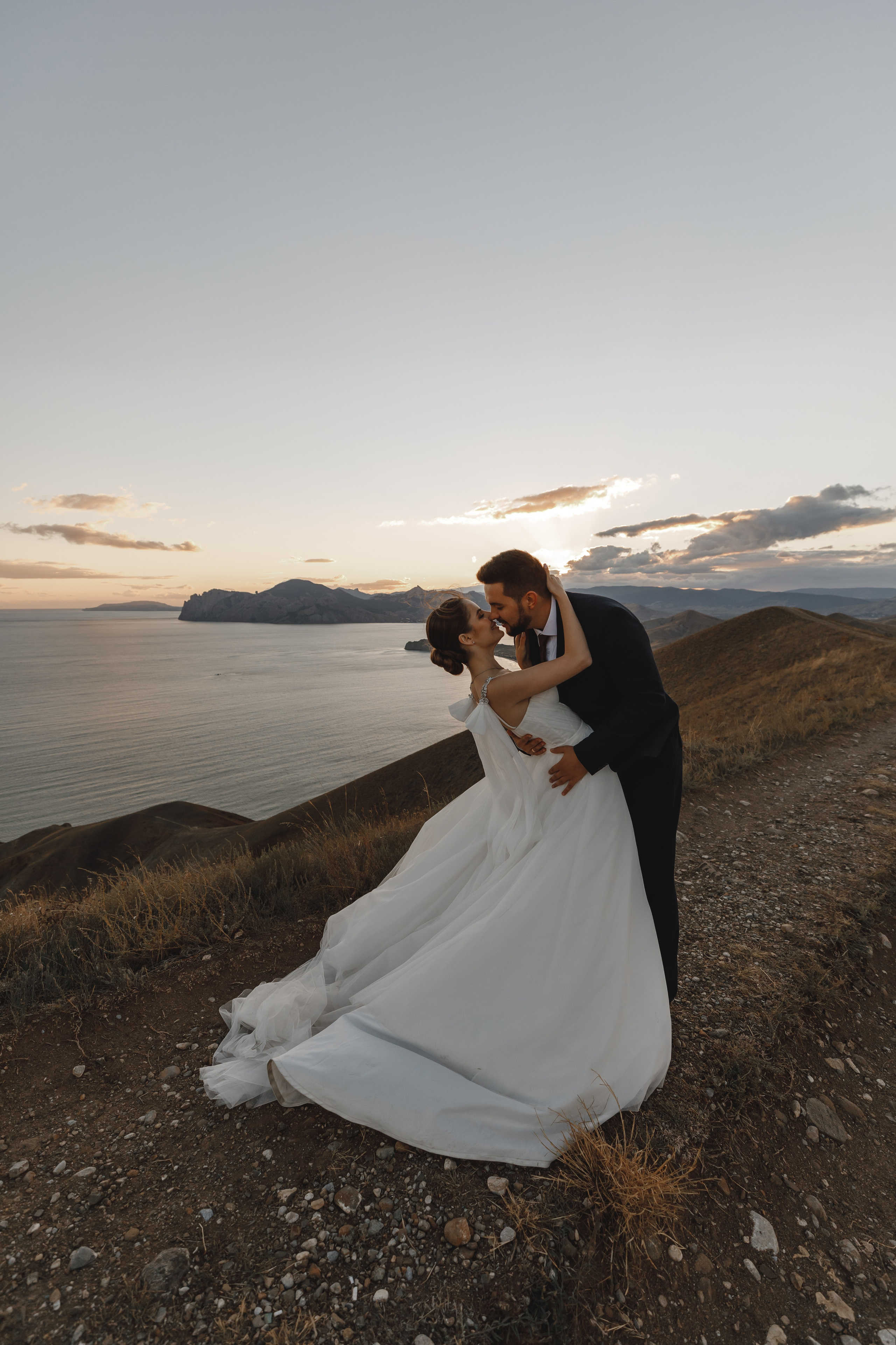 Послесвадебная фотосессия в крымских горах. Свадебный фотограф в Крыму и Севастополе — Белов Виталий