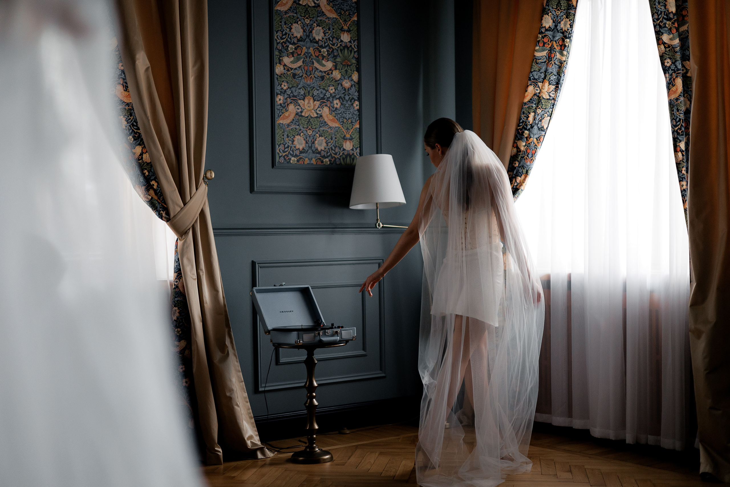 Стильная фотосессия в отеле Рахманинов. Свадебный фотограф в Крыму и Севастополе — Белов Виталий