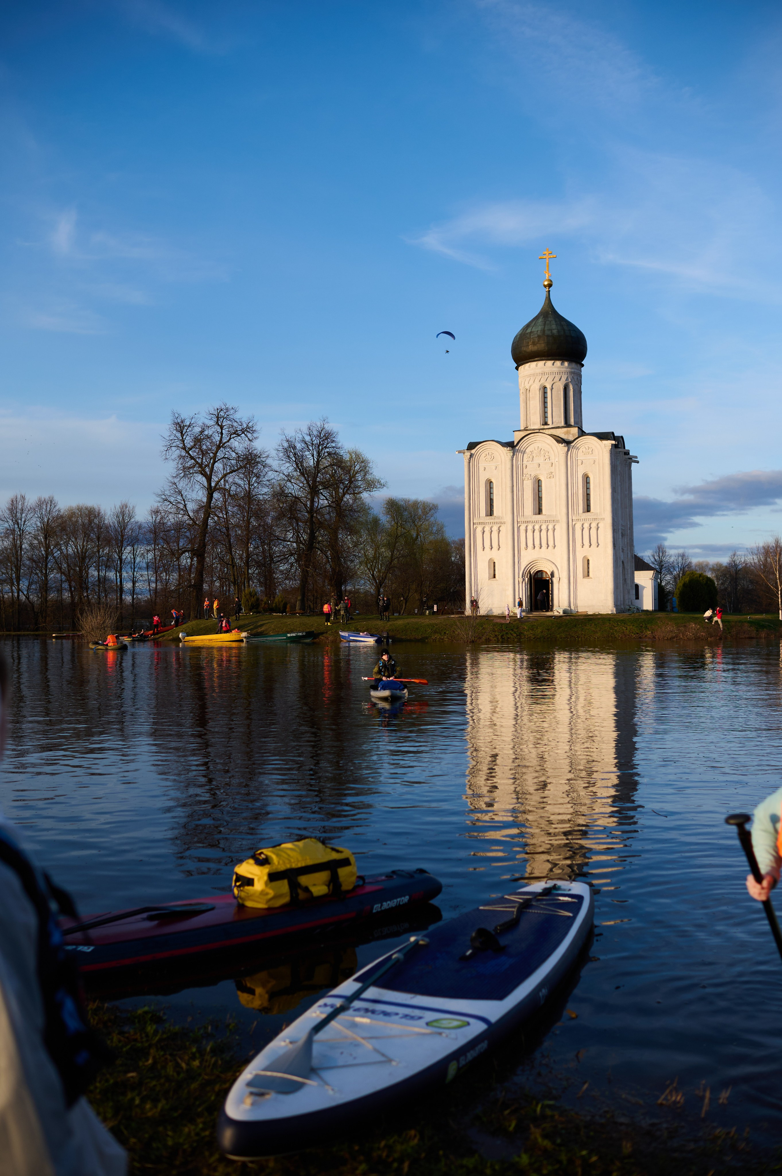 Владимир Покрова на Нерли, апрель. Главная