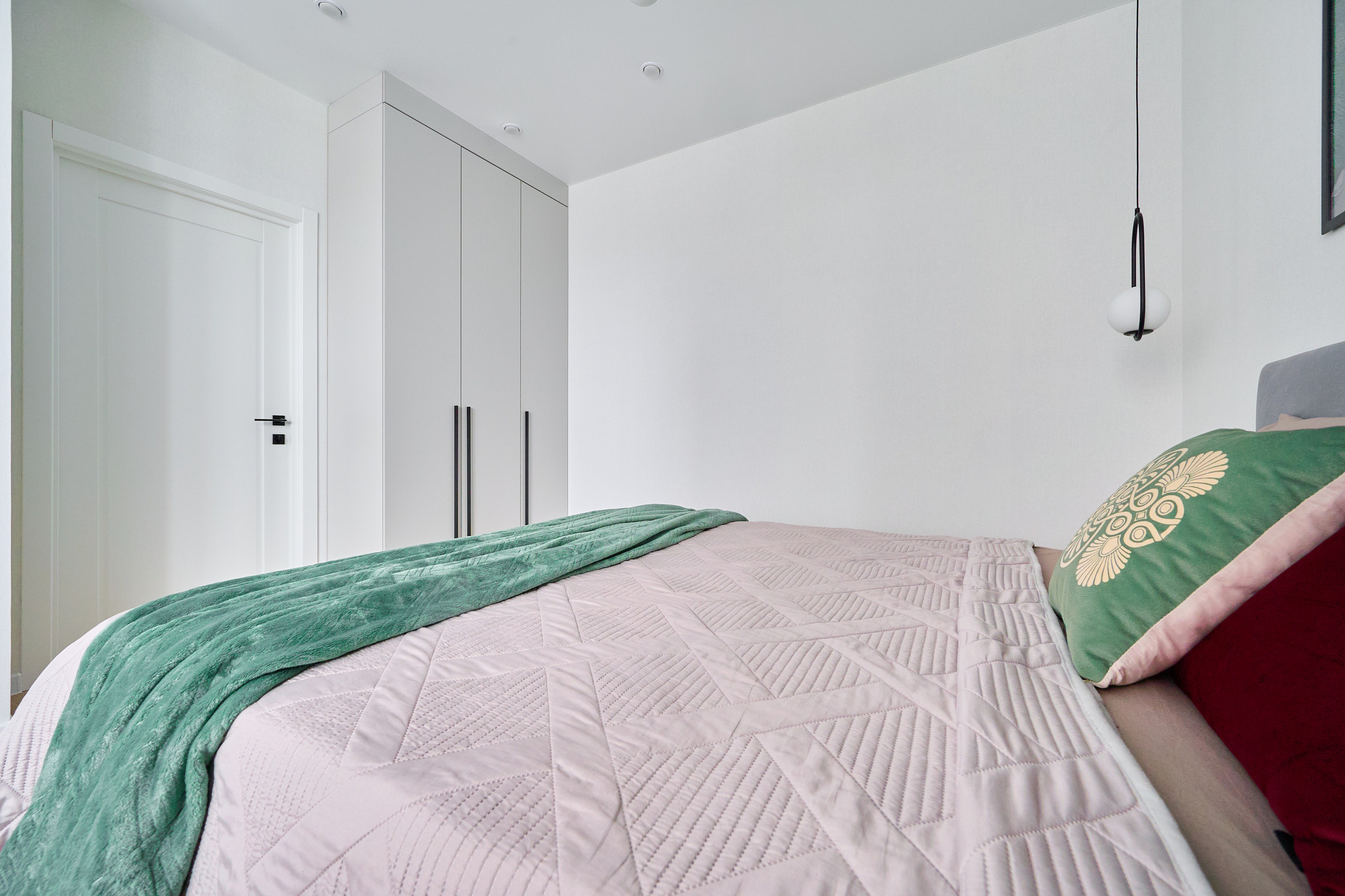 белый большой шкаф 