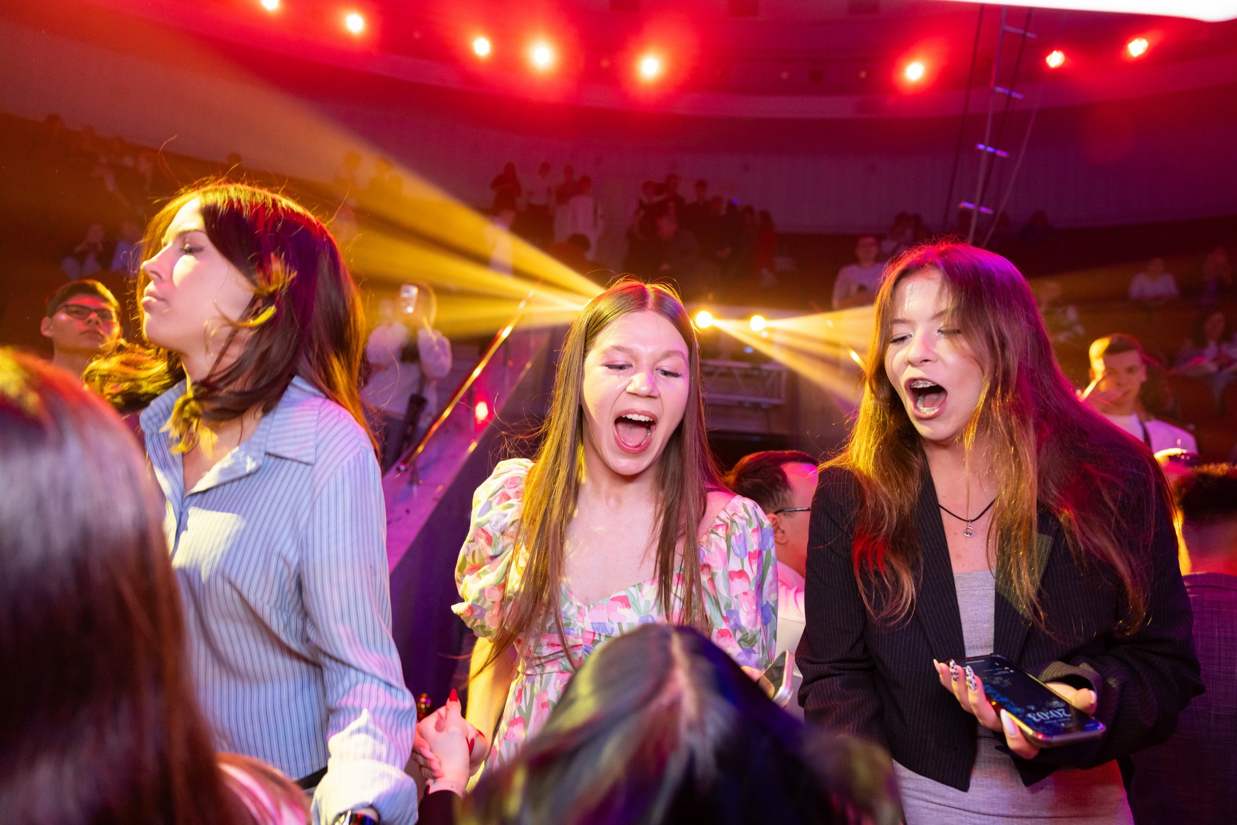 Городской бал выпускников (24 июня 2025). Репортажный фотограф Алексей Пирязев