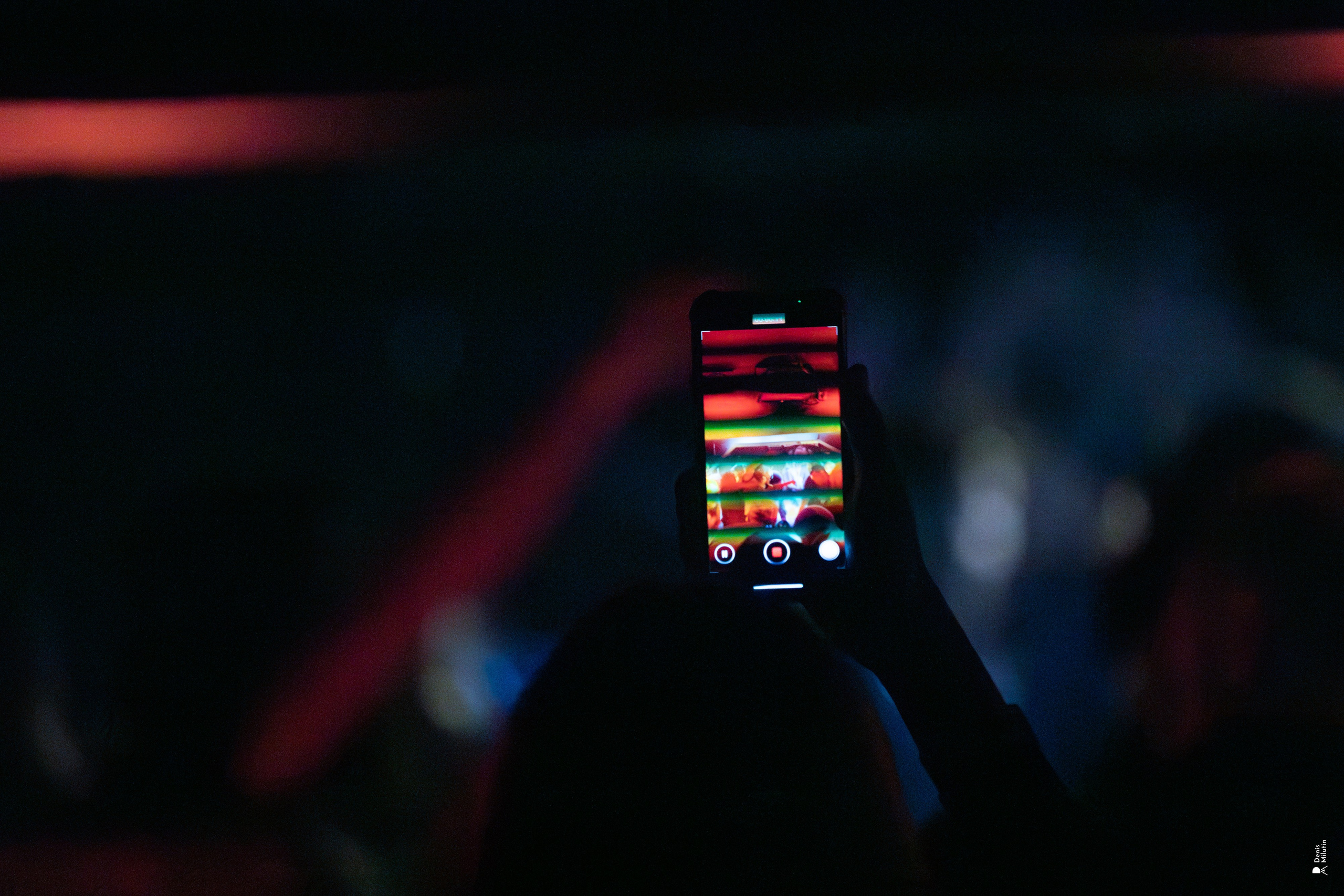 Рядом Ассенизаторы. Портретный фотограф Денис Милютин