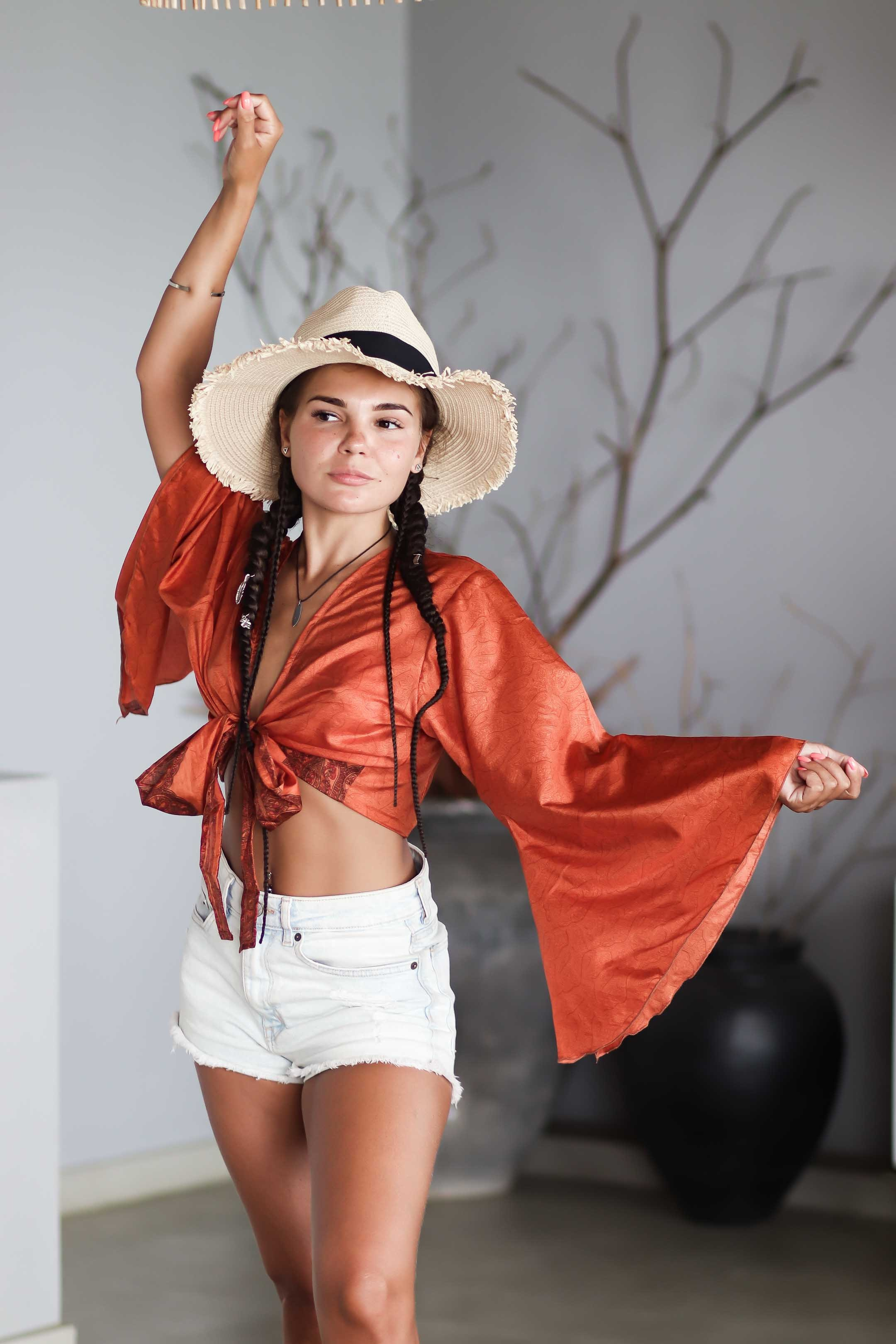 Коллекция купальников бикини. Фотограф на Шри-Ланке