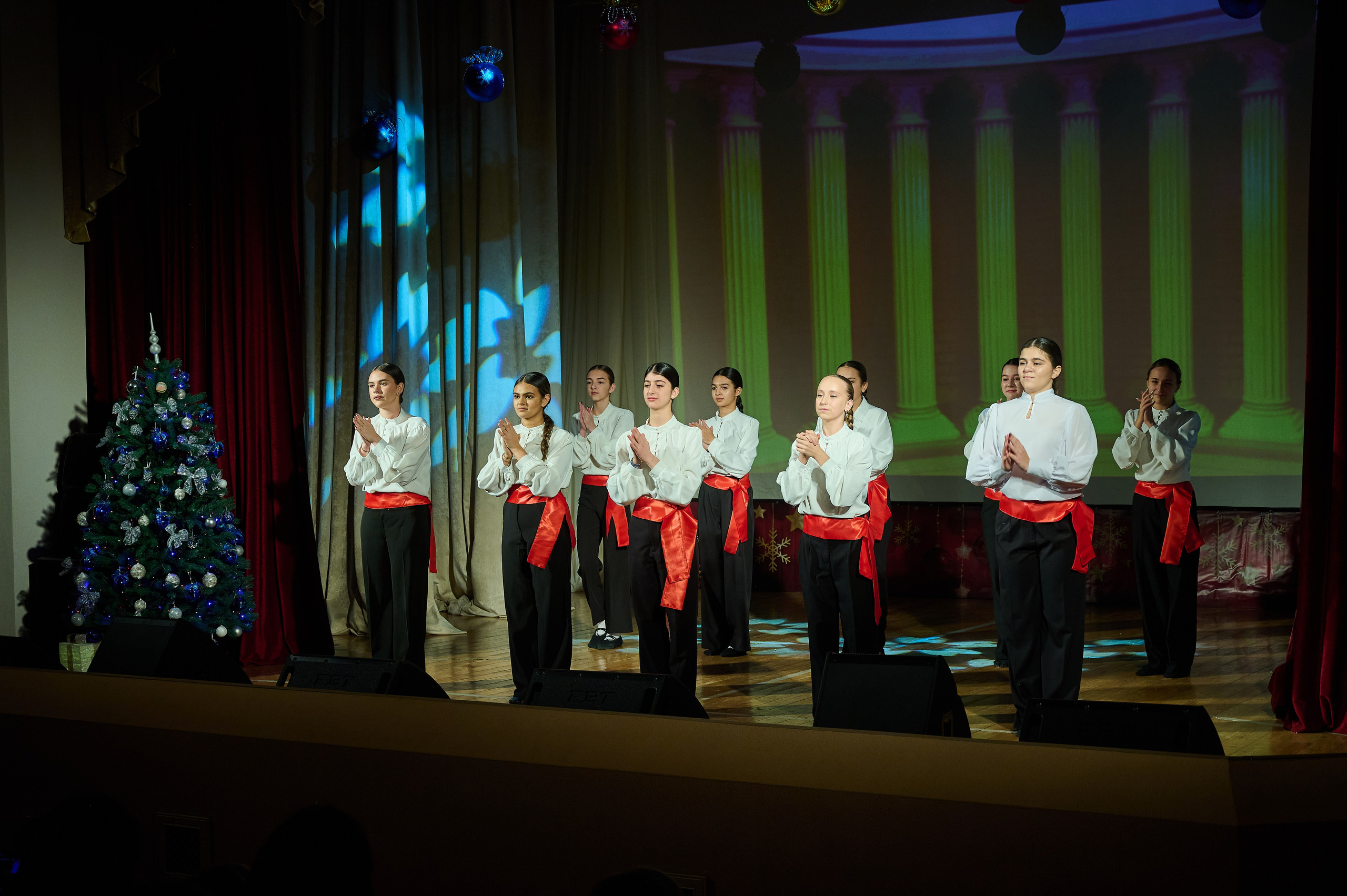 Концерт НГ В ДК. Жизнь курорта Кабардинка в фотографиях