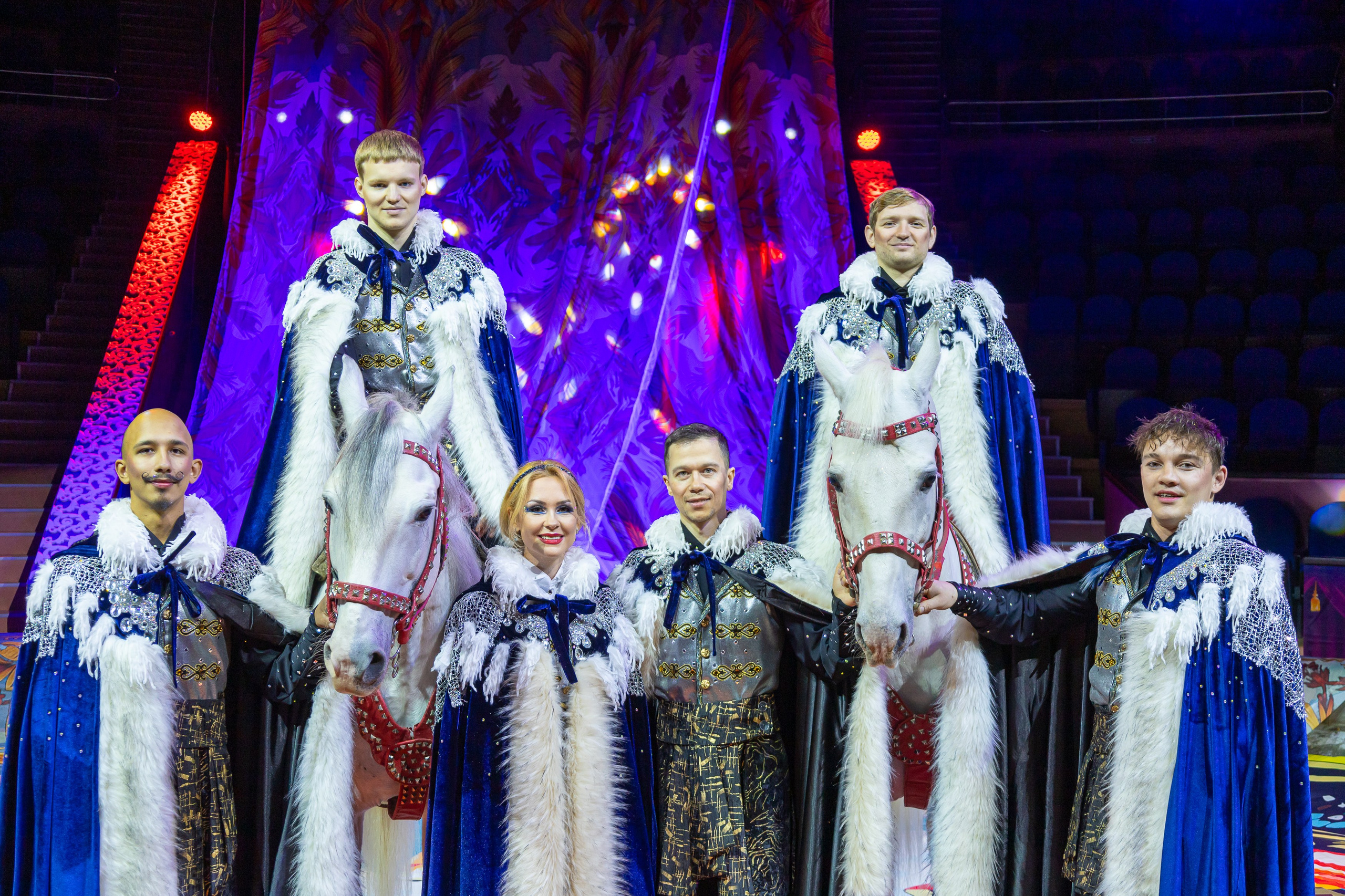 Цирк Жар Птица. Афиша. Семейный и Свадебный фотограф в Сочи