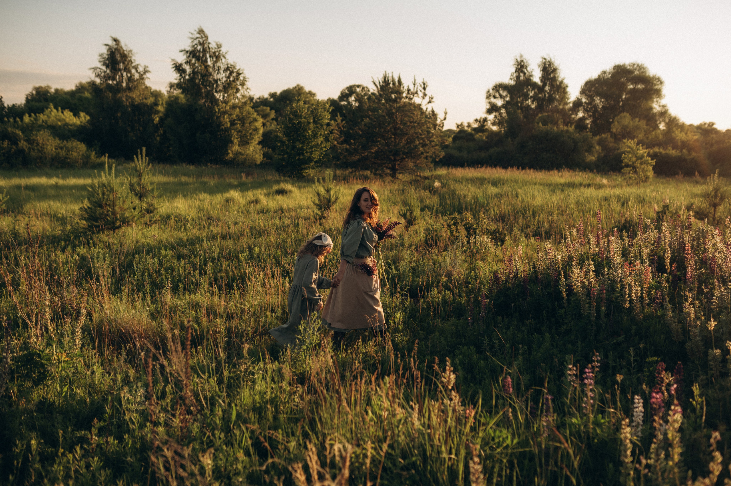 Кристина, Соня и люпиновый вечер. Фотограф Мария Стрелкова