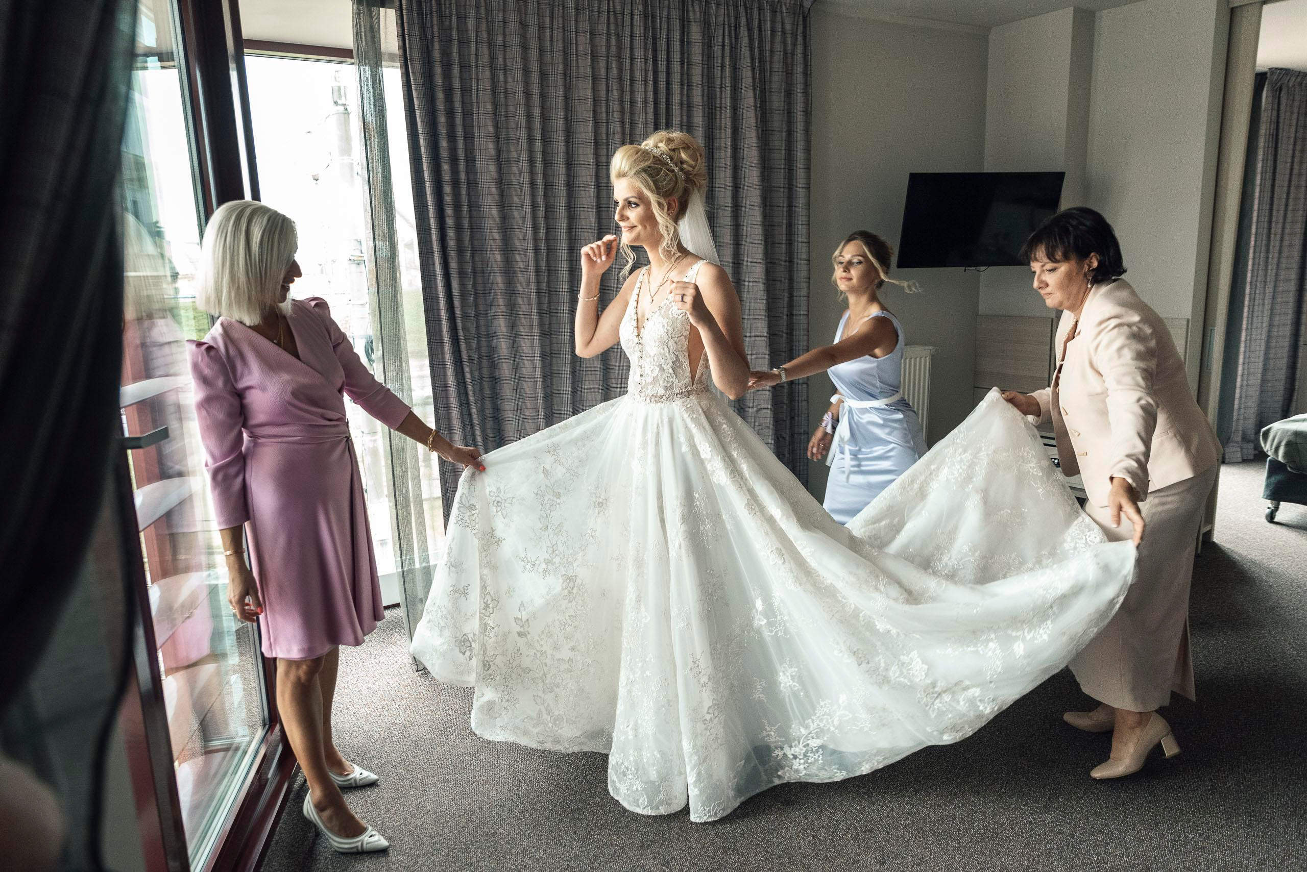 Свадебная серия фотографий со свадьбы Санты & Никиты