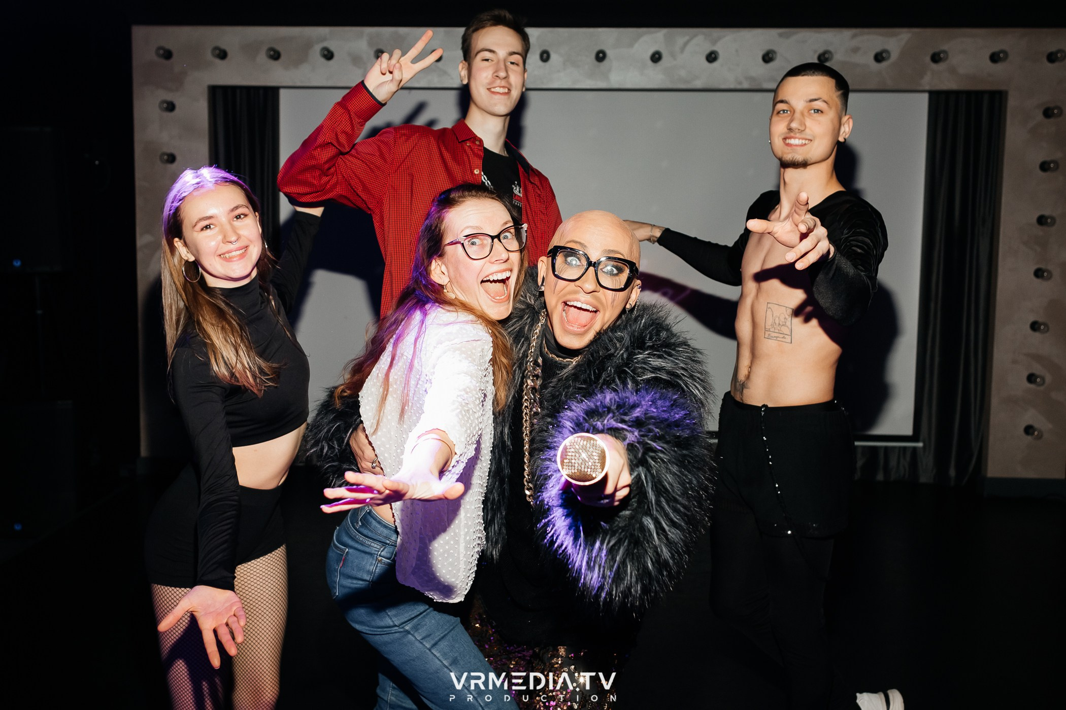 ЗИМА ХОЛОДА в караоке-баре «Volna»