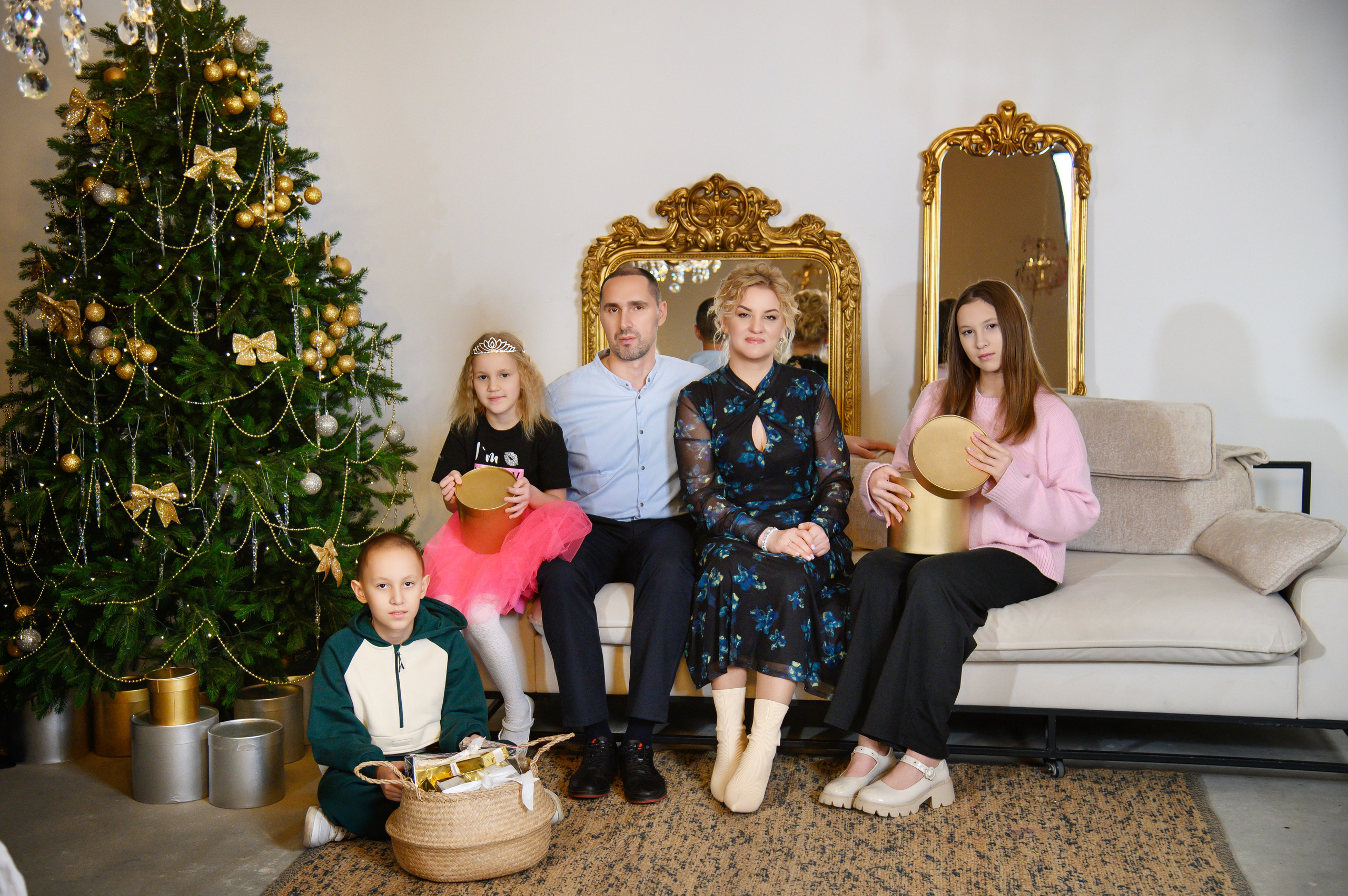 Семейная съёмка студия Чебоксары. Семейный и школьный Фотограф Чебоксары