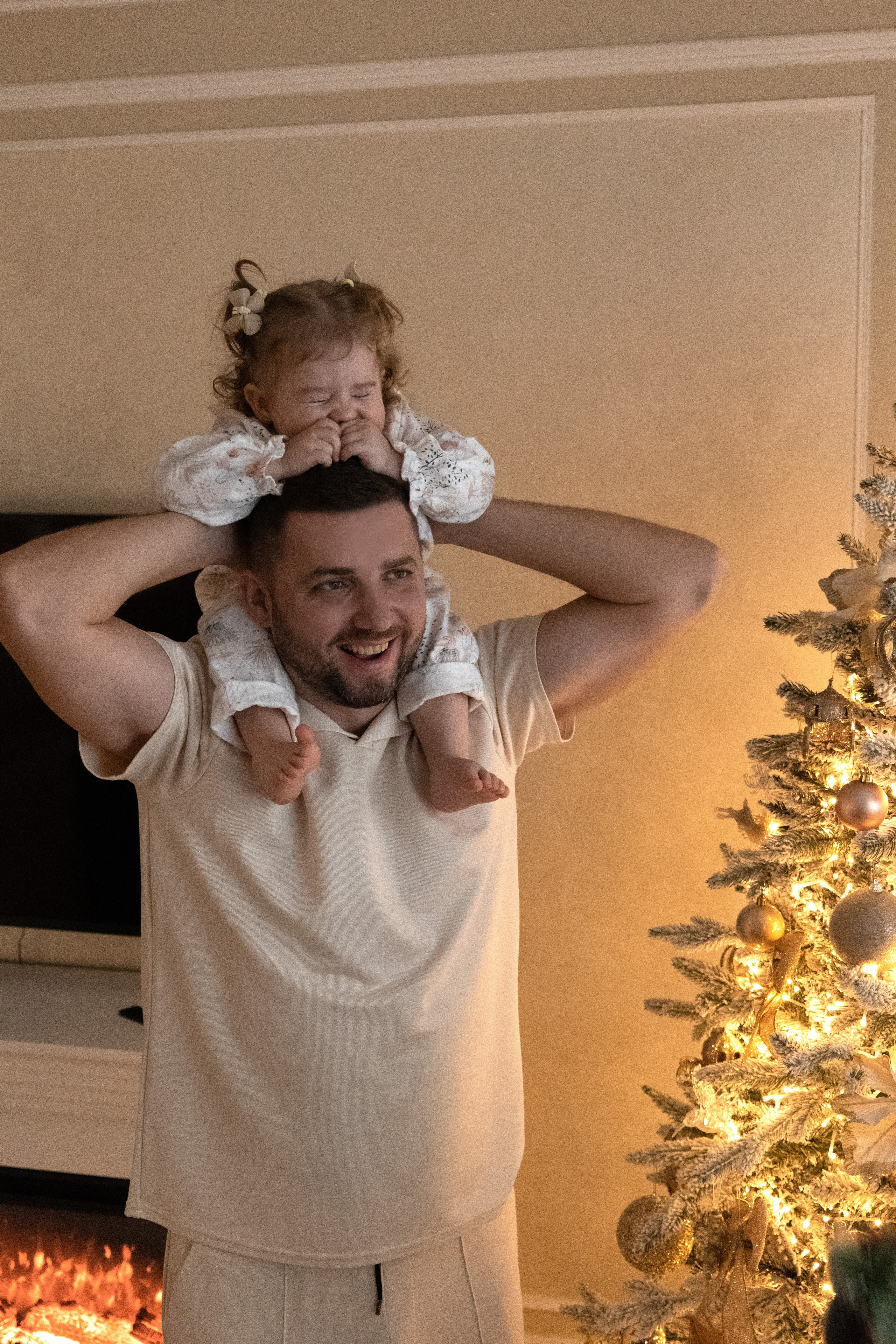 Семейная новогодняя фотосессия дома. Фотограф видеограф Ольга Василевская