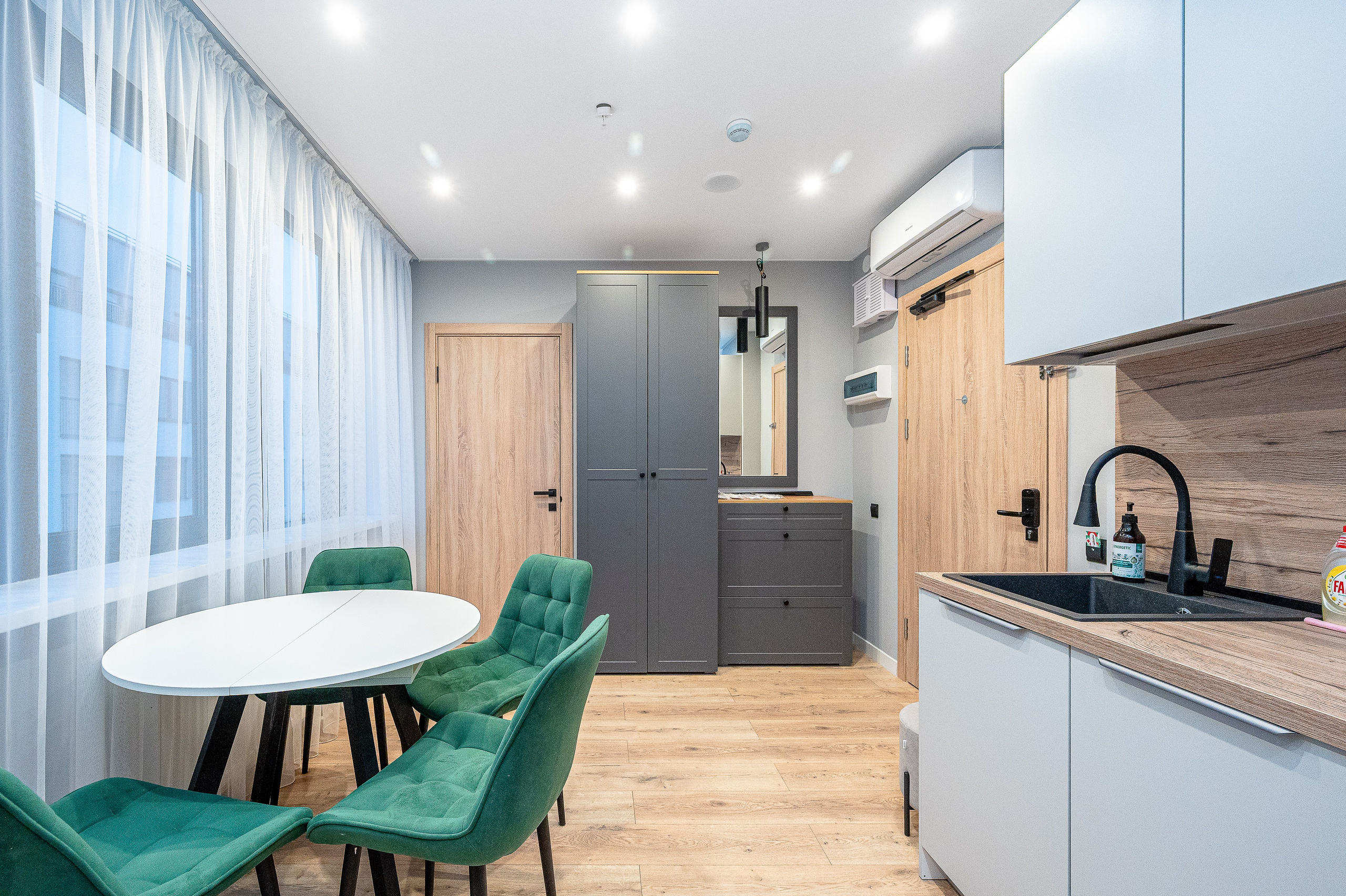 Номер под аренду в Glorax. Интерьерный фотограф. Фото- видеосъемка недвижимости Санкт-Петербург