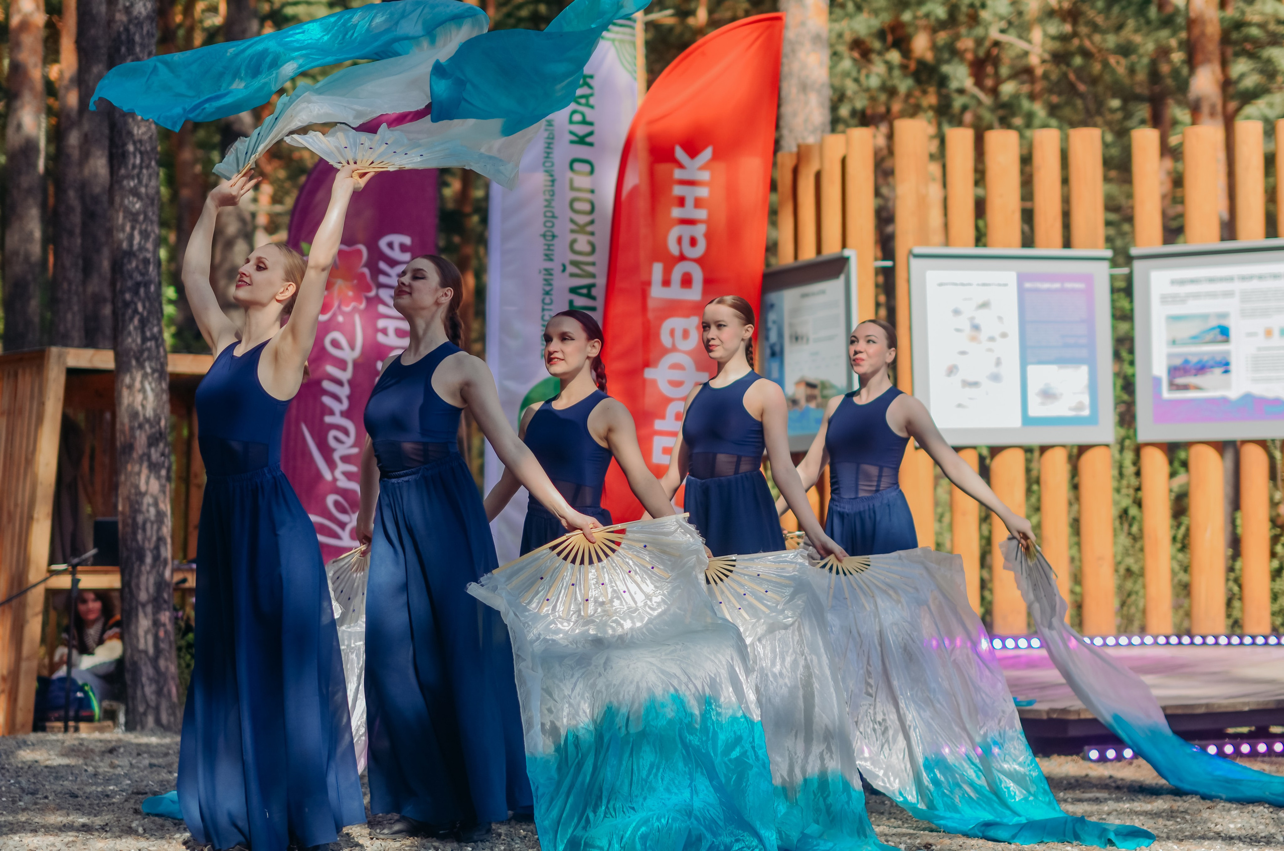 Фестиваль «Цветение Маральника на Алтае 2025». Фоторепортаж. Денисова Аля — фотограф для парных съемок и индивидуальных историй в Барнауле