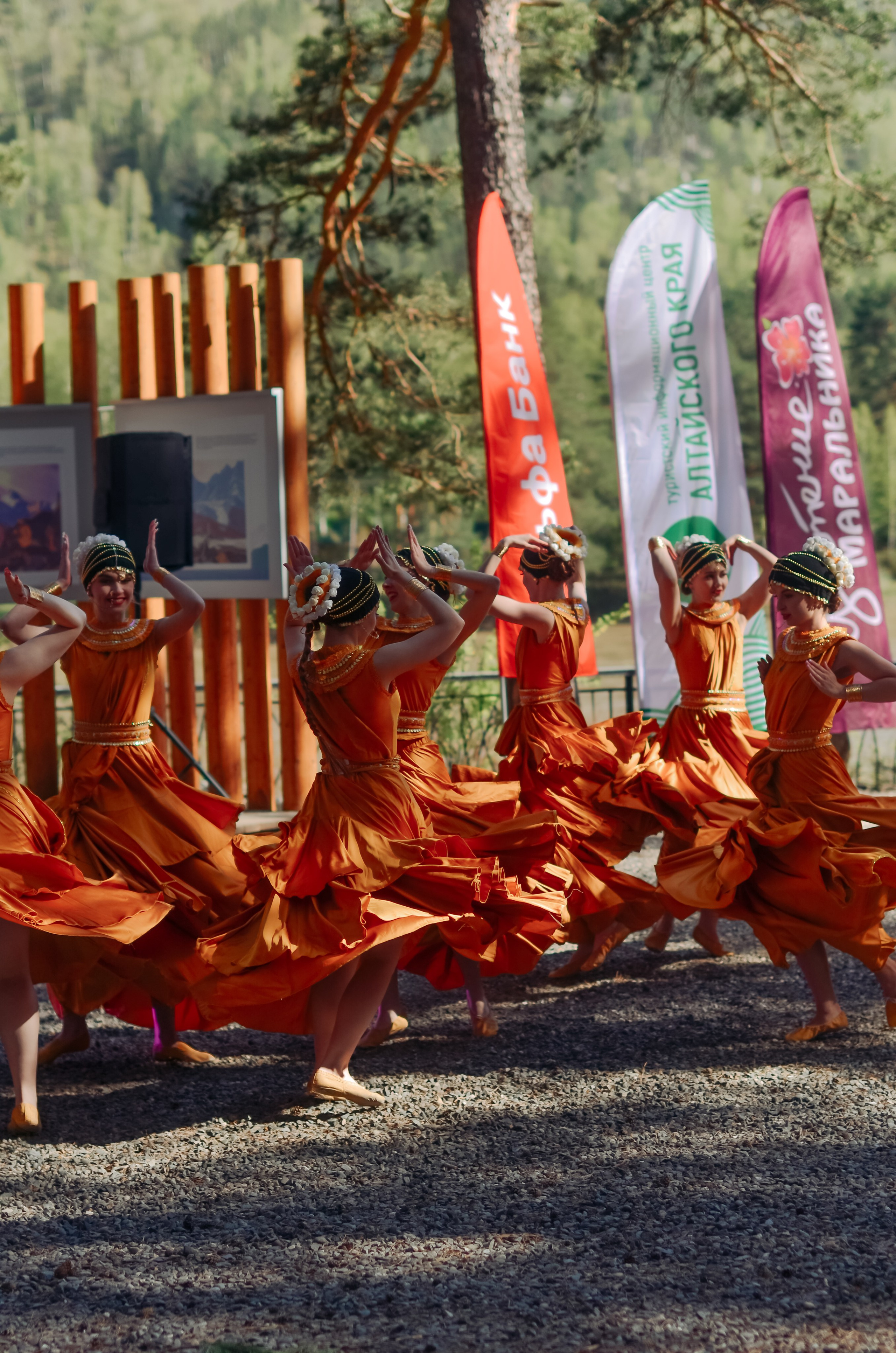 Фестиваль «Цветение Маральника на Алтае 2025». Фоторепортаж. Денисова Аля — фотограф для парных съемок и индивидуальных историй в Барнауле
