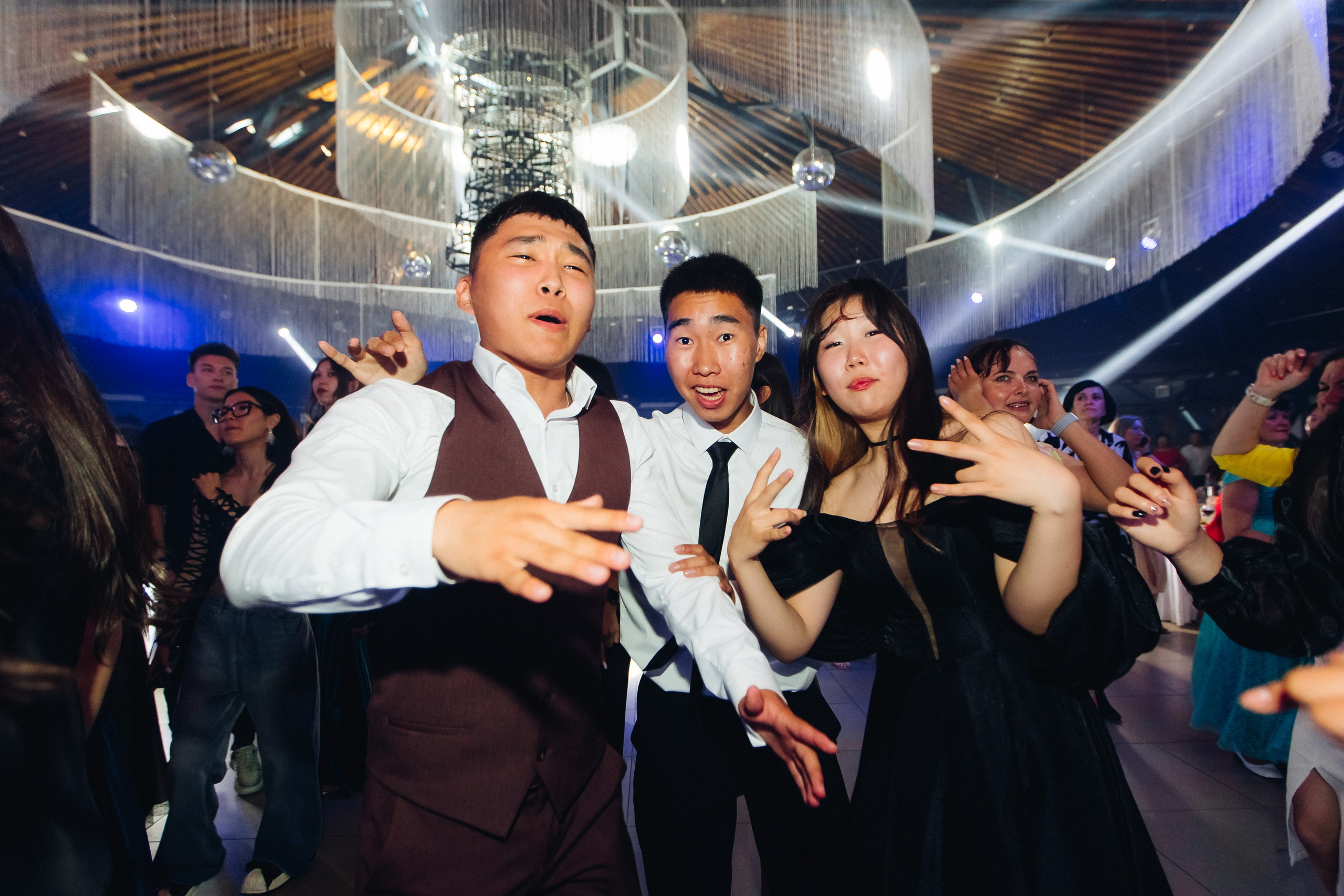 Выпускной вечер. 49 школа. Баран на корове. Свадебный и семейный фотограф в Улан-Удэ