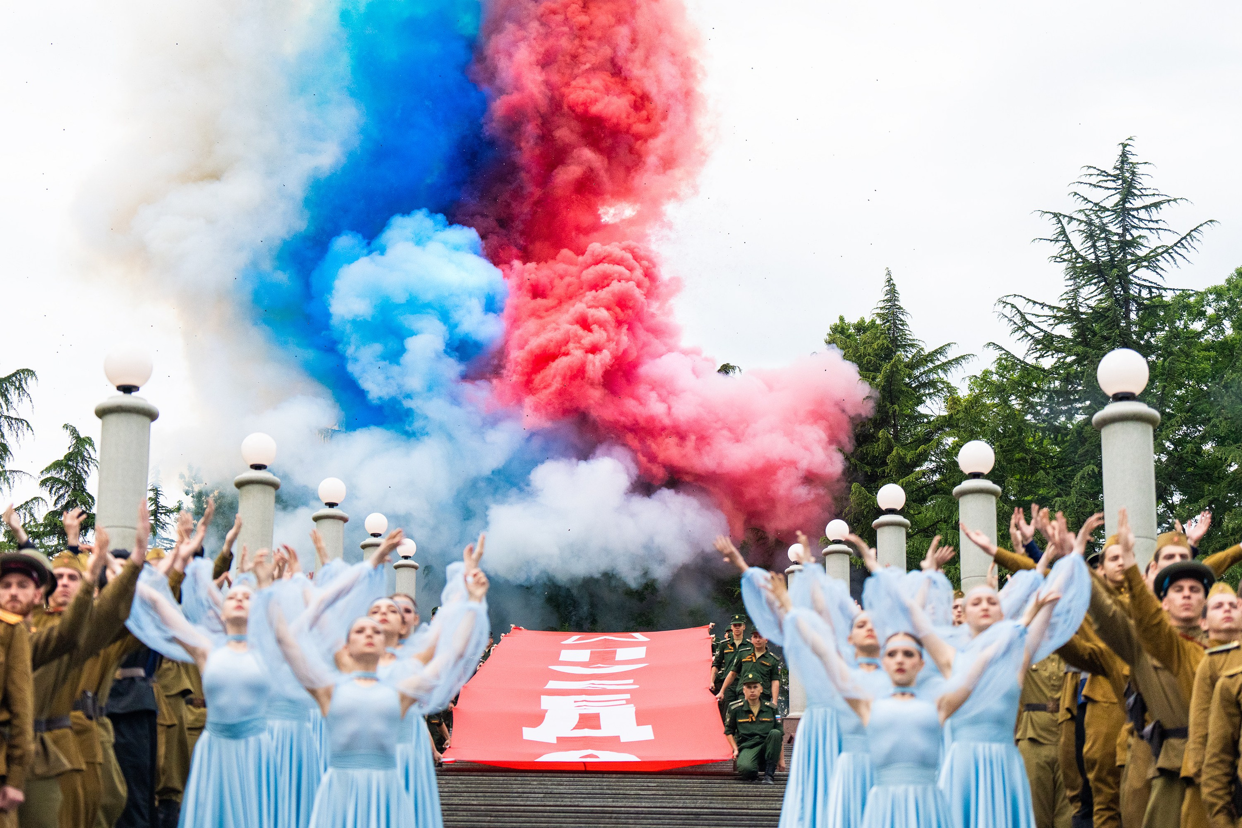 Репортажный фотограф в Сочи — профессиональная съёмка событий и мероприятий. Профессиональная фотосъемка в Сочи: репортаж, предметная, ювелирная фотосъемка, недвижимость, фуд-фотография. Фотограф Александр Афанасьев