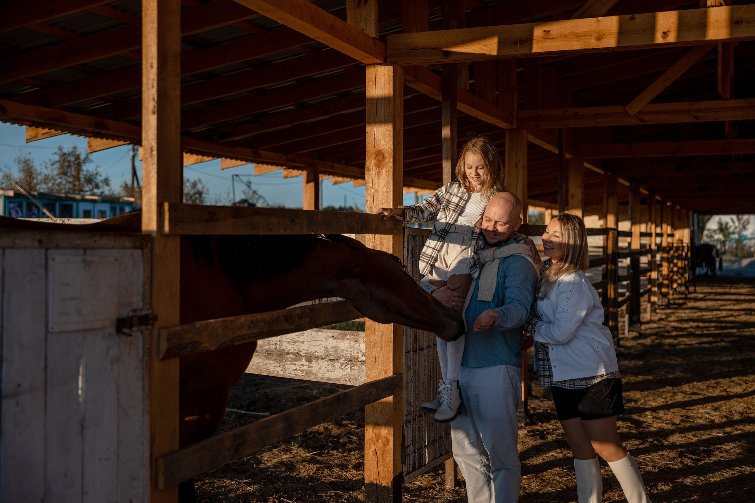 Татьяна с семьёй. Съёмка в конюшне. Татьяна Мирзоян