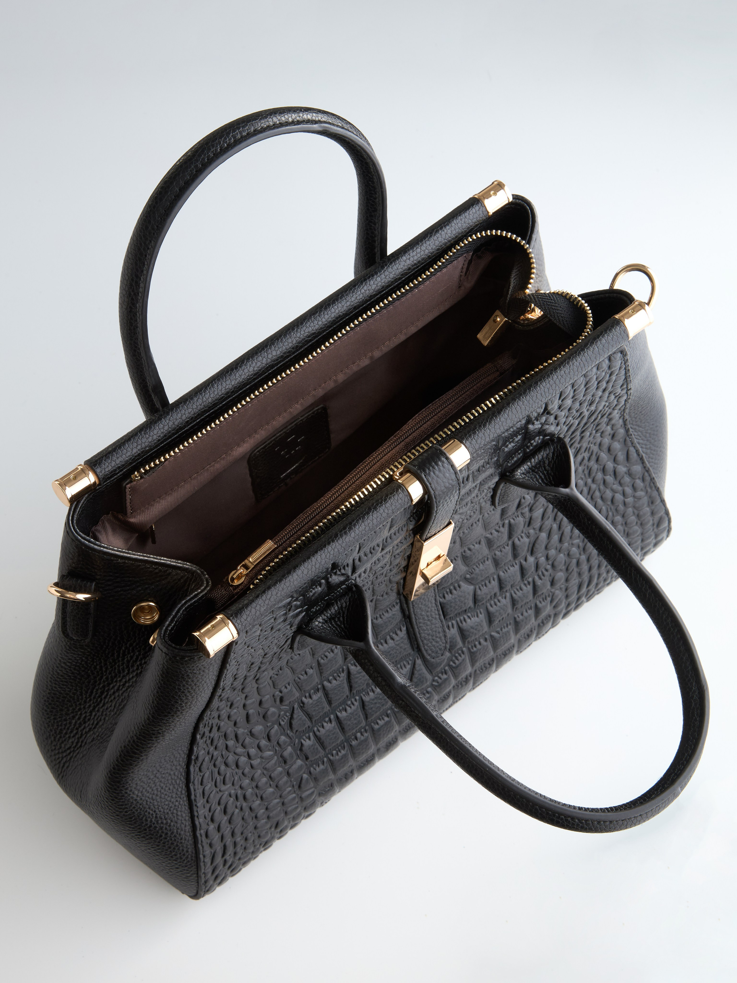 Сумки и кошельки. Предметная фотосъемка в Алматы. Предметный фотограф для маркетплейстов Артур Ахмадиев