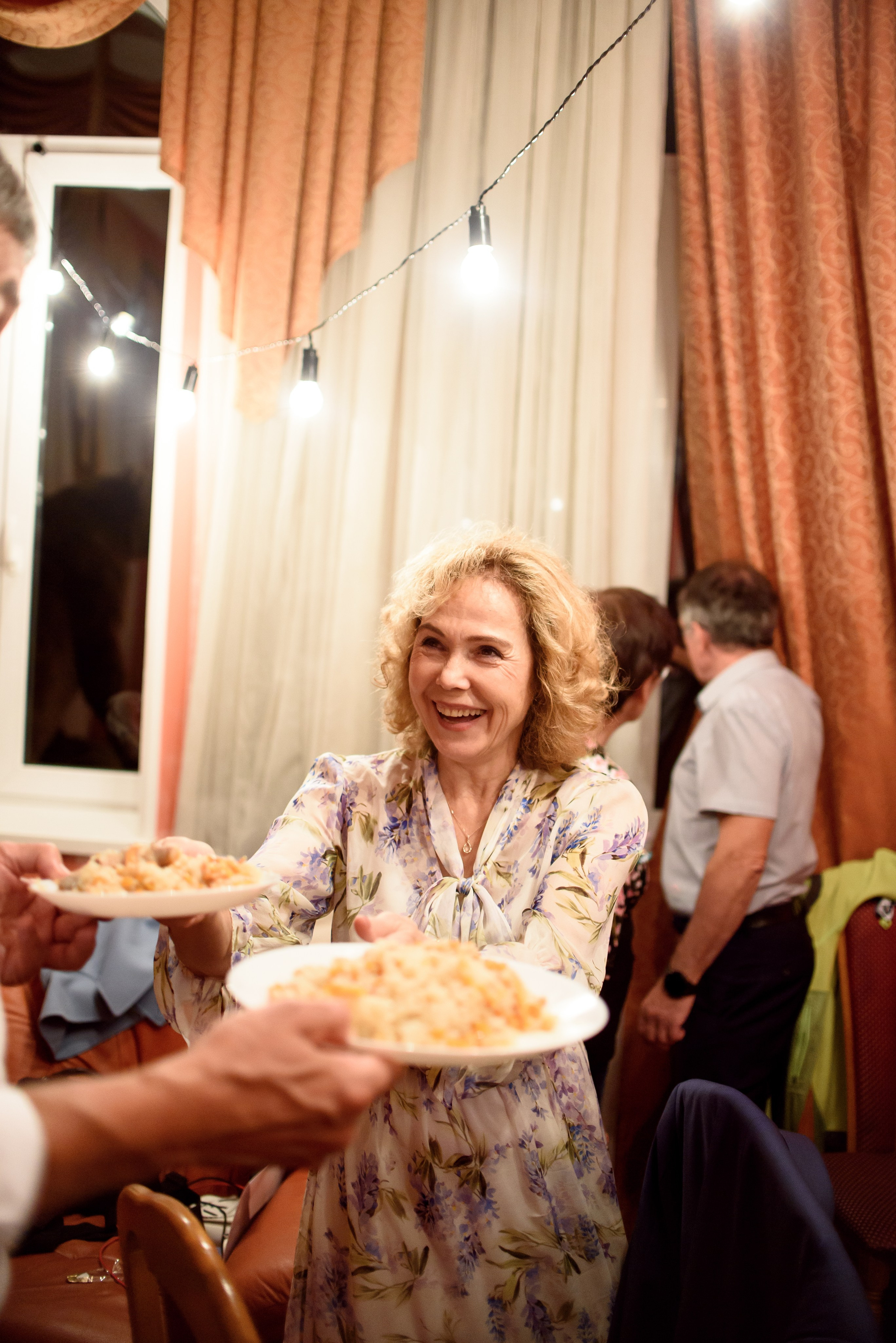 Камерная загородная свадьба в коттедже. Анастасия Петрович фотограф, фотокорреспондент в Москве и Санкт-Петербурге. Фотосъёмка репортажа, мероприятия, корпоративная съёмка, контент