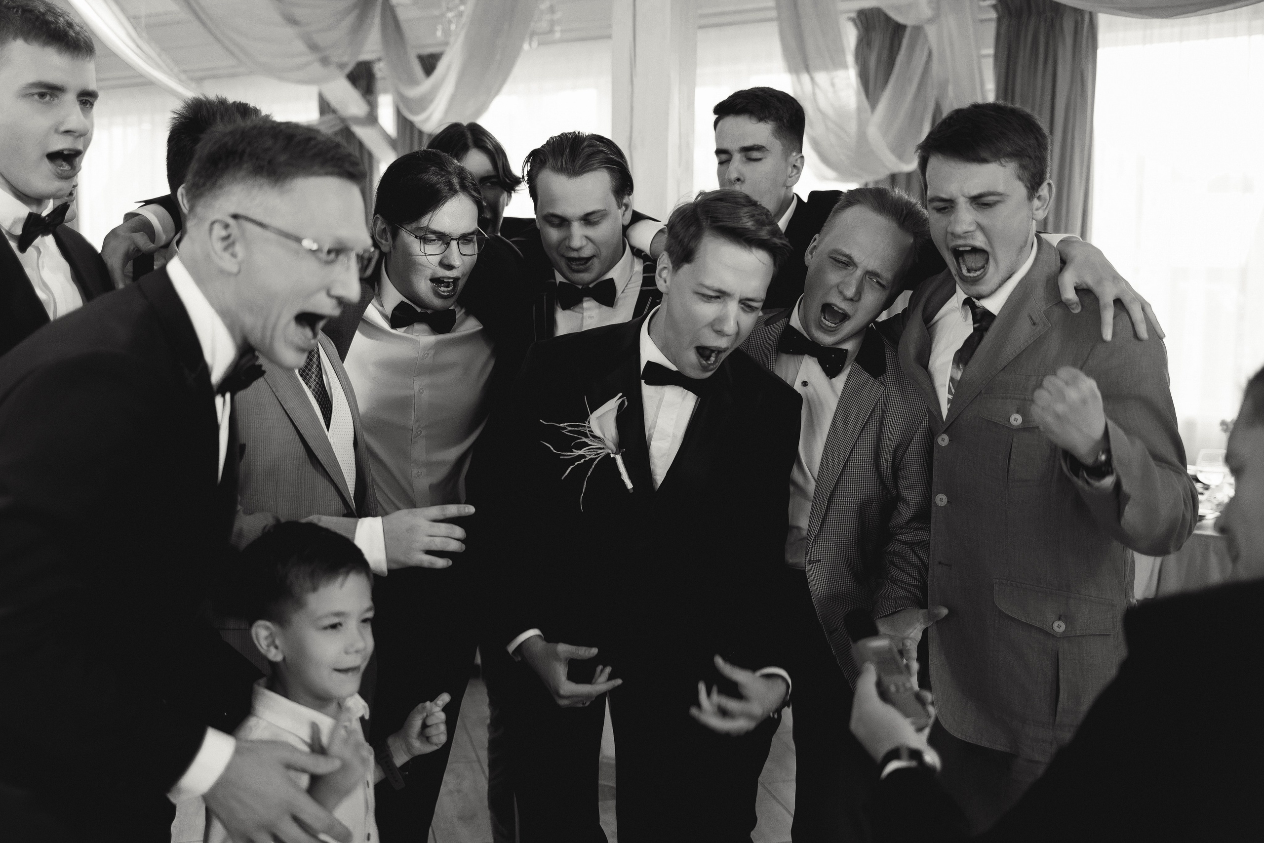 Влюбляться, целоваться. Свадебный фотограф в Москве | Профессиональный фотограф | Выгодные цены на услуги