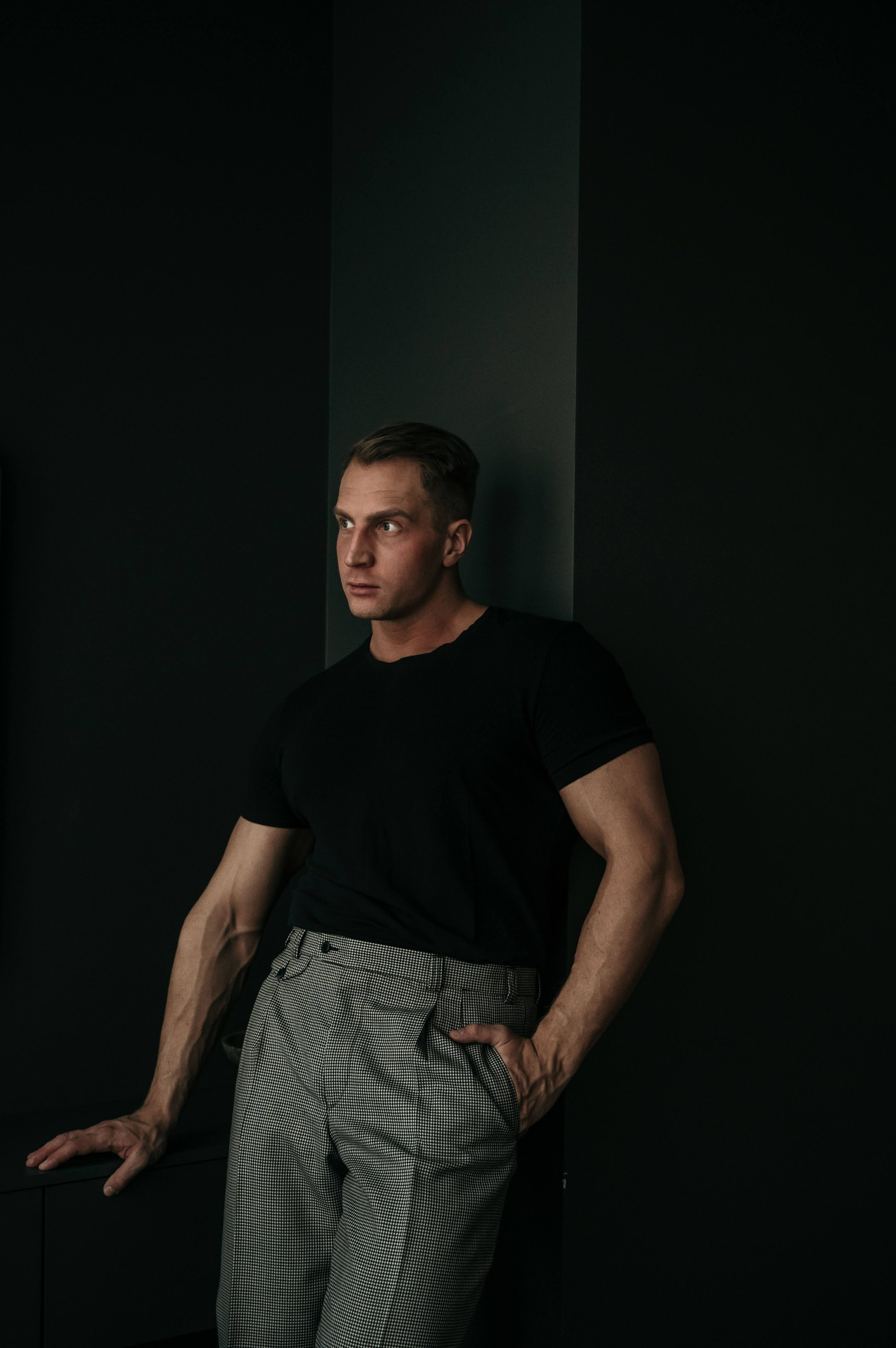 Андрей. Профессиональный фотограф беременности в СПБ. Стильные фотосессии беременности в стиле минимализм и классическая фотография