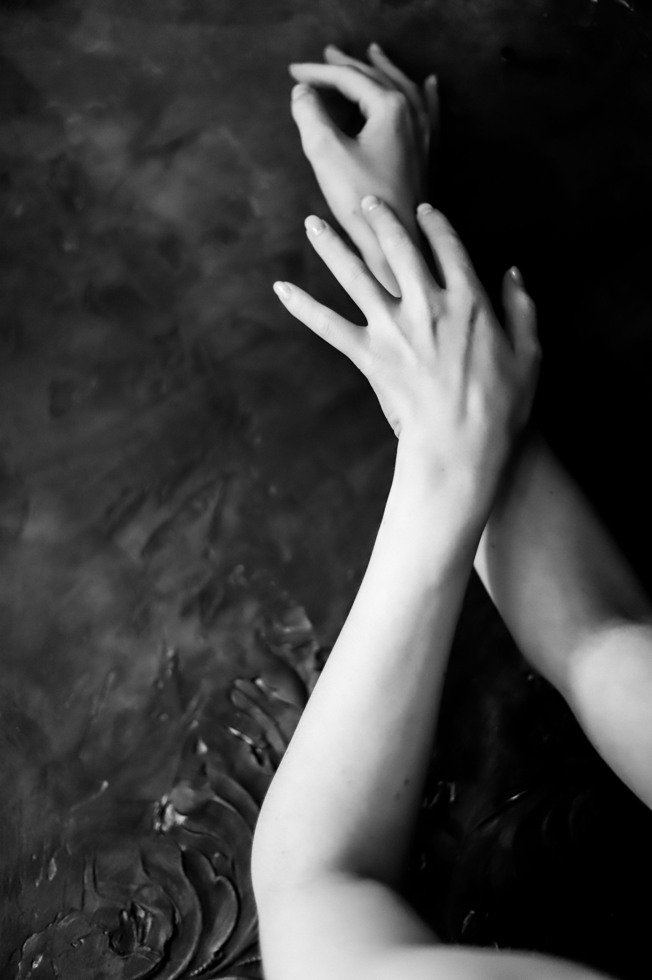 Танец рук Лизы. Портретный и эротический фотограф Ирина Подборская (18+)