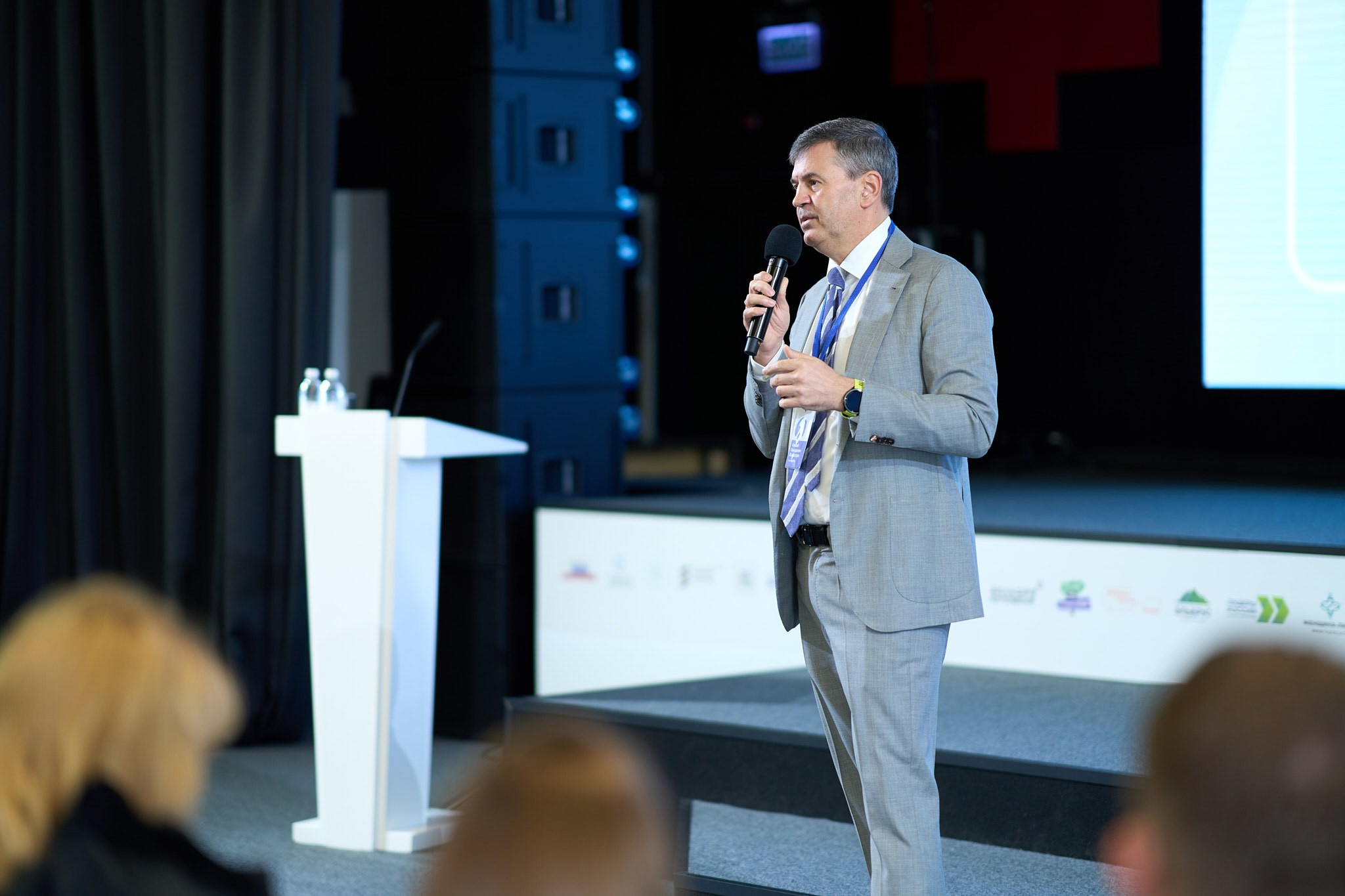 Публичные выступления: От А до ИИ. Эльджан — Продюсер, Фотограф, El u Del