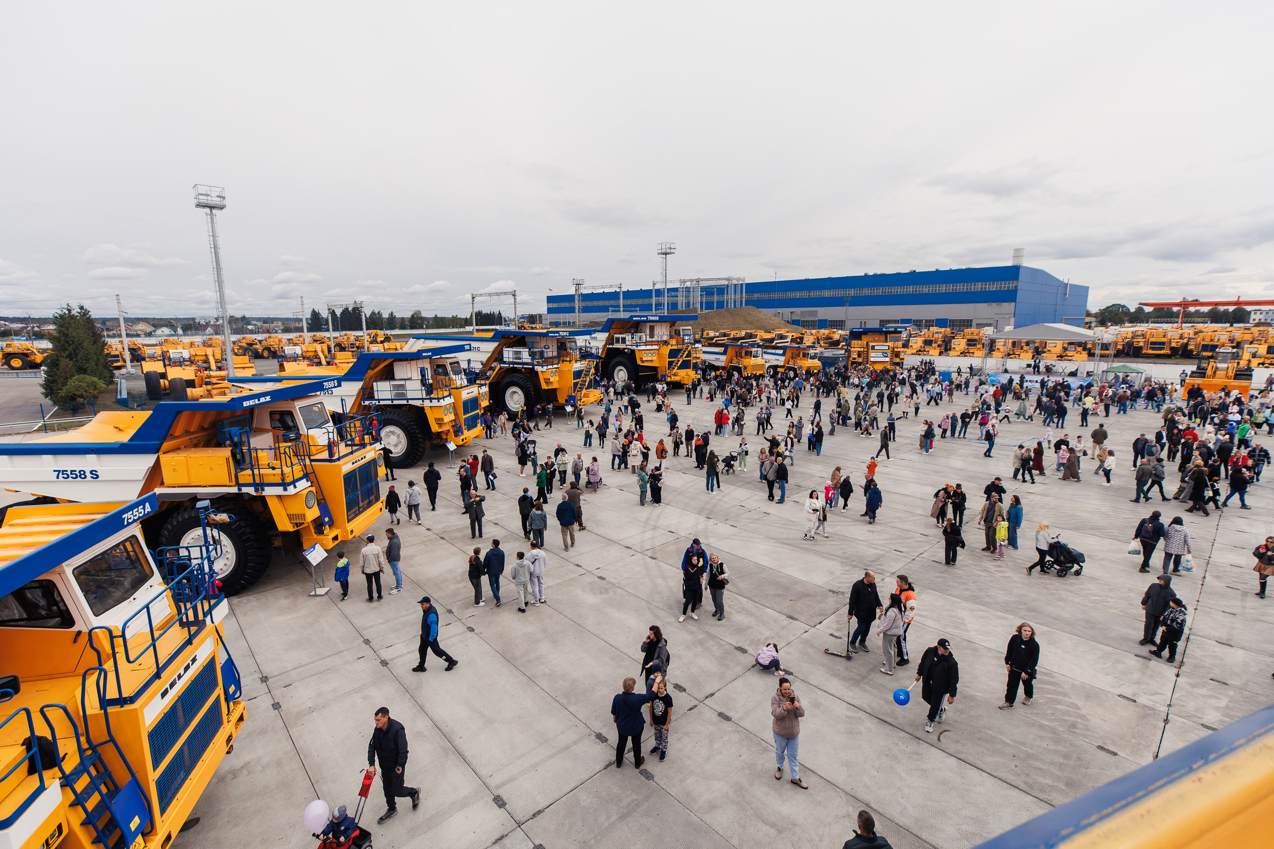 Пляжный волейбол на БелАЗе. Photographer Danil Aykin