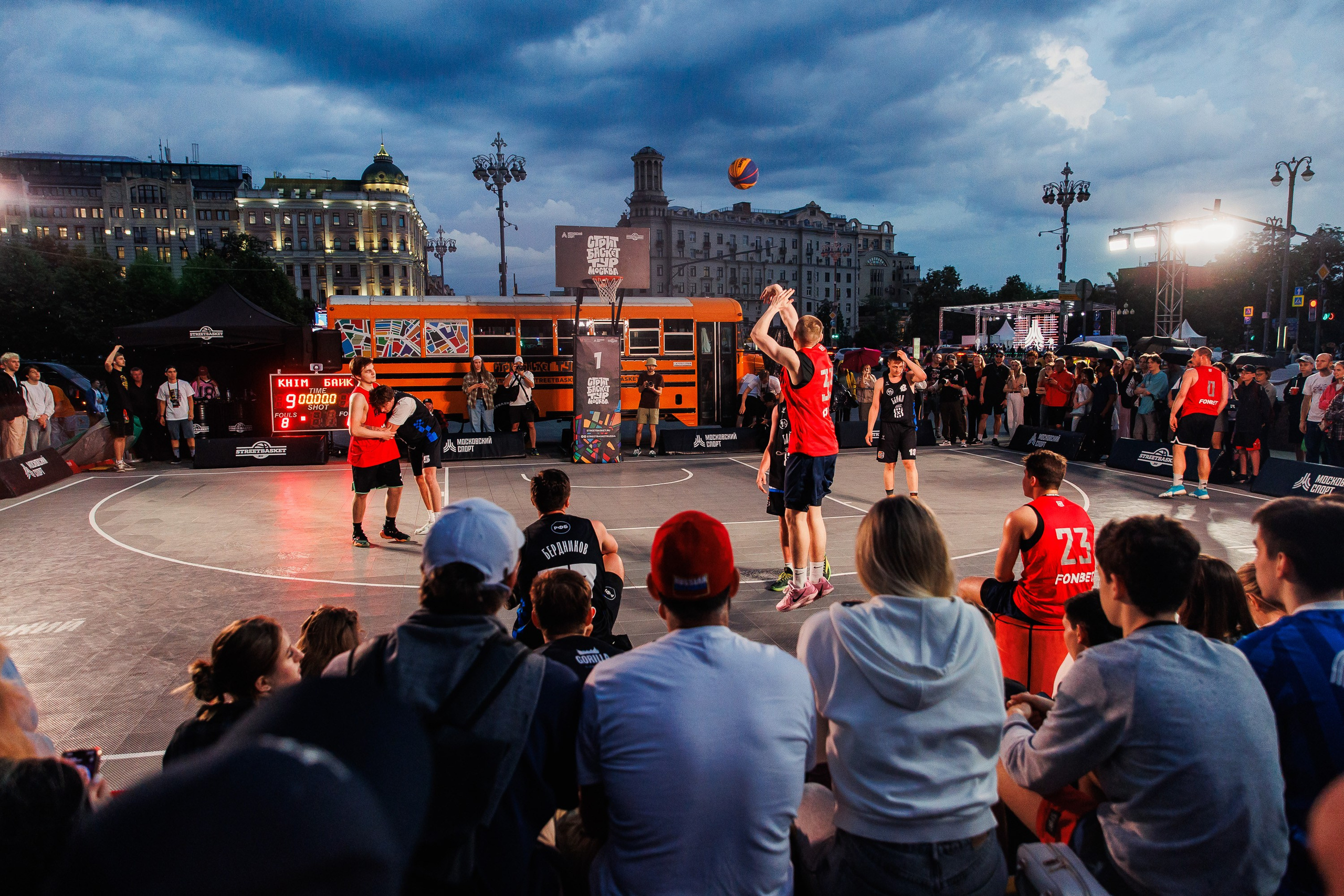 Стритбаскет тур. Ночная остановка на Пушкинской. Photographer Danil Aykin