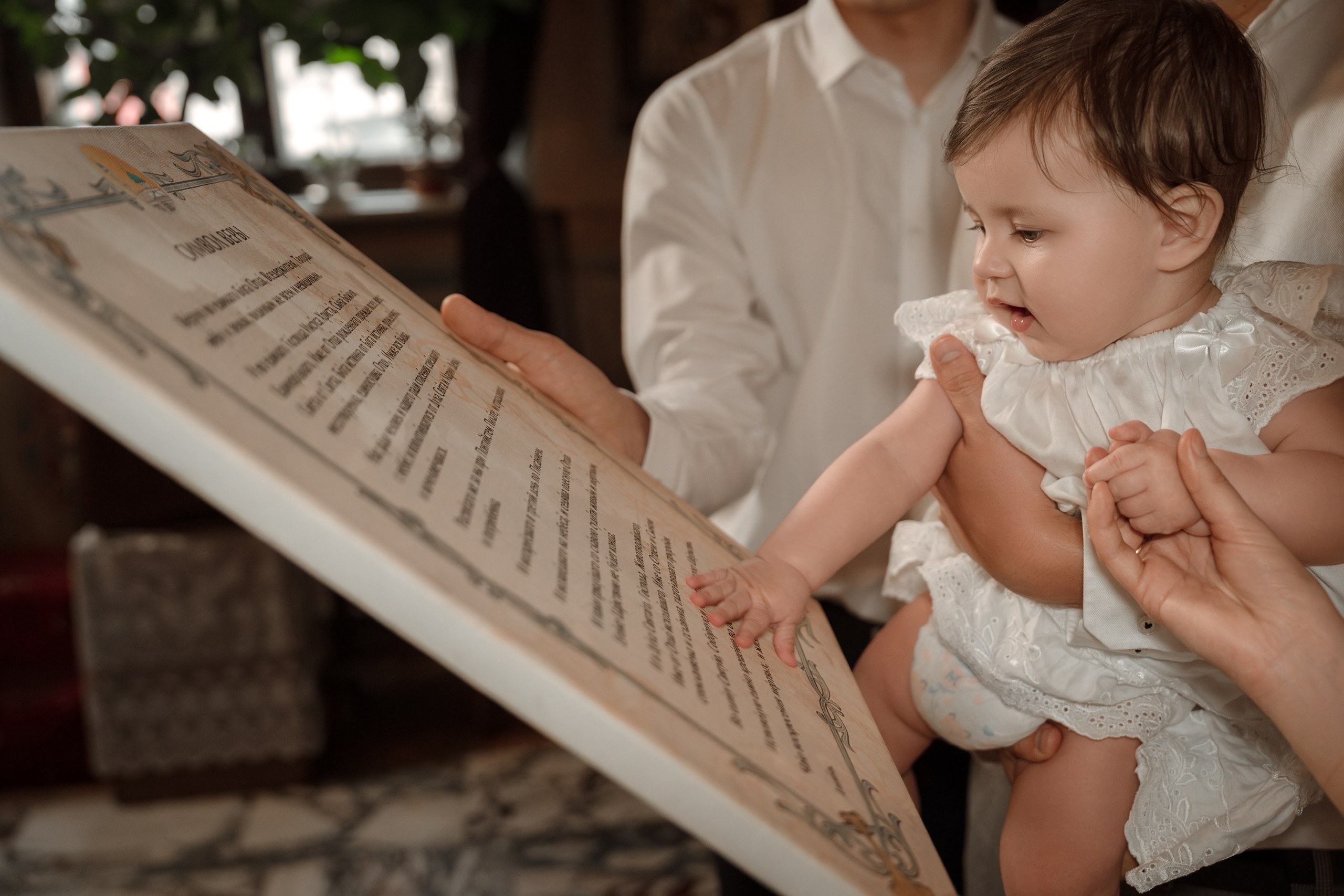 Крещение Вареньки в Храме Воскресения Словущего в Даниловской Слободе. Фото- и видеосъёмка крещения и венчания. Фотограф на крещение Москва