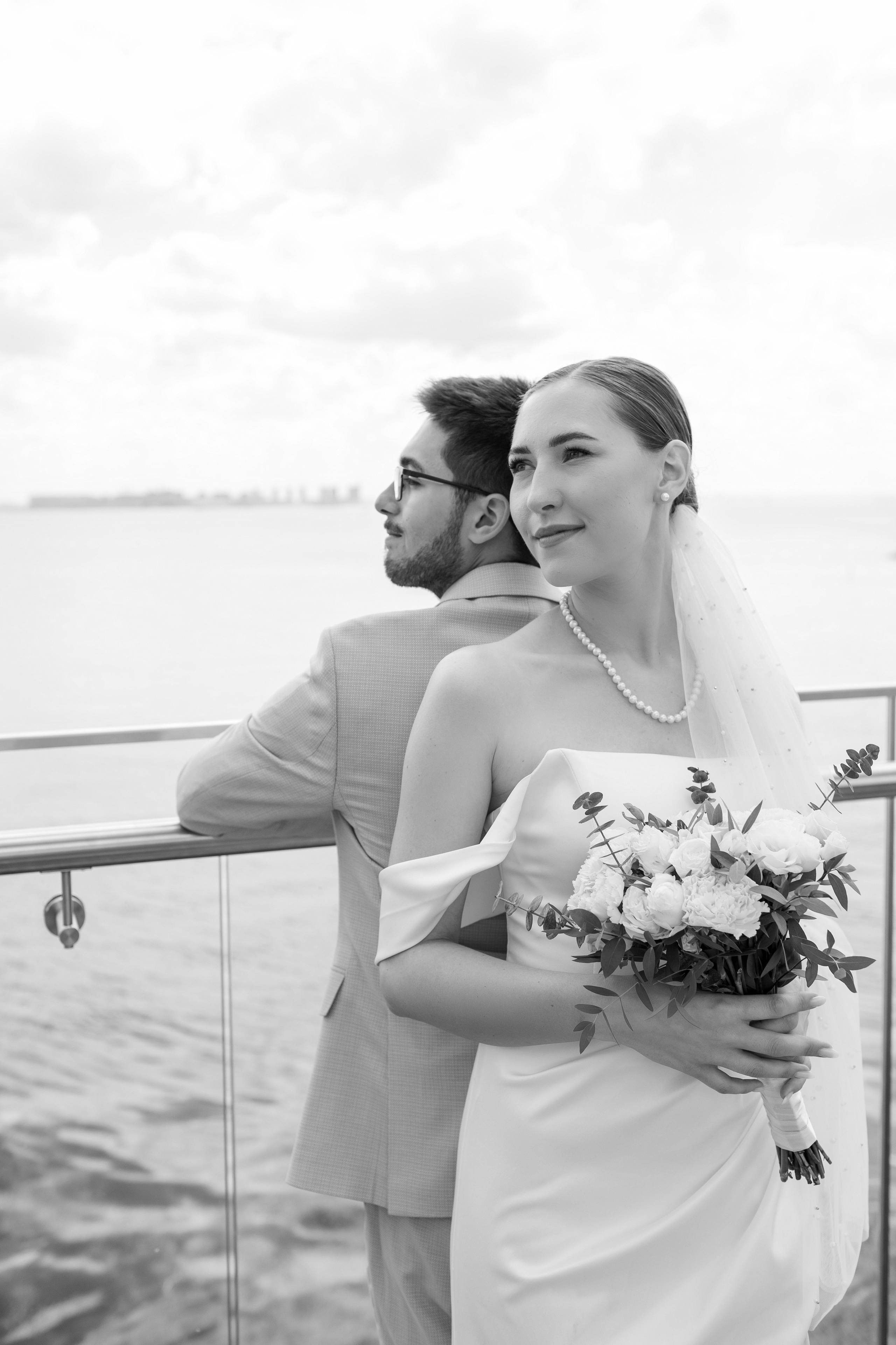 Свадебная фотопрогулка у Лахты. Свадебный фотограф Кирилл Белый