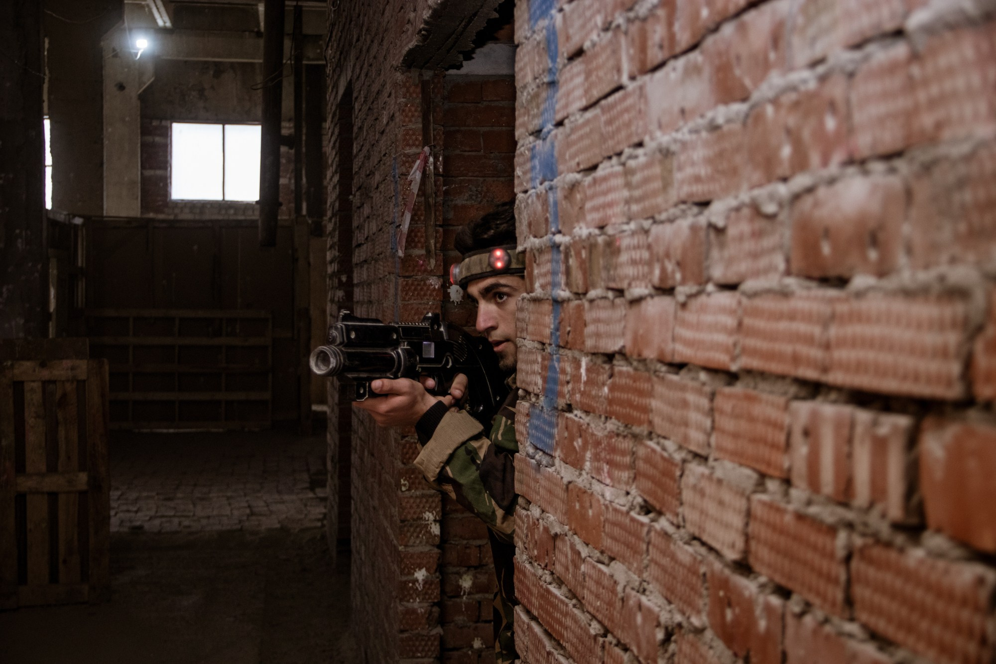 Лазертаг на заводе ЗИП. Репортажный, промышленный и маркетплейс-фотограф Дмитрий Чернат