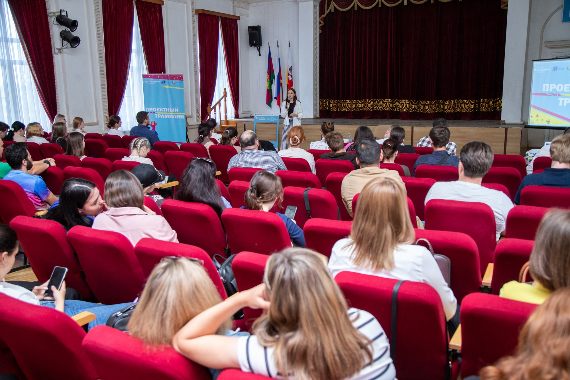 Встреча с победителями грантов «Росмолодёжи». Репортажный, промышленный и маркетплейс-фотограф Дмитрий Чернат