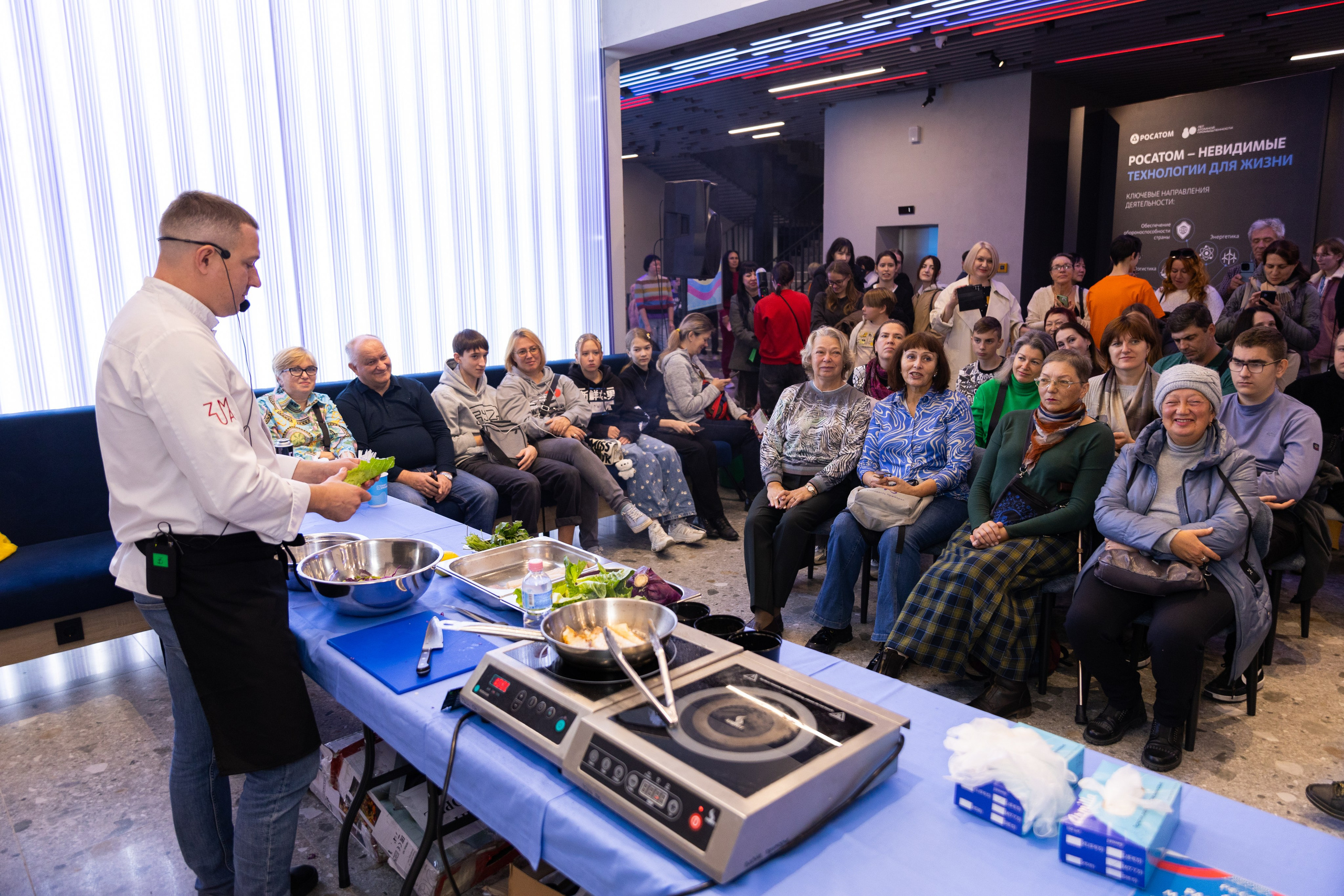 День народного единства в Национальном центре Россия. Олег Катакинов| Репортажный фотограф в городе у моря (Владивосток)