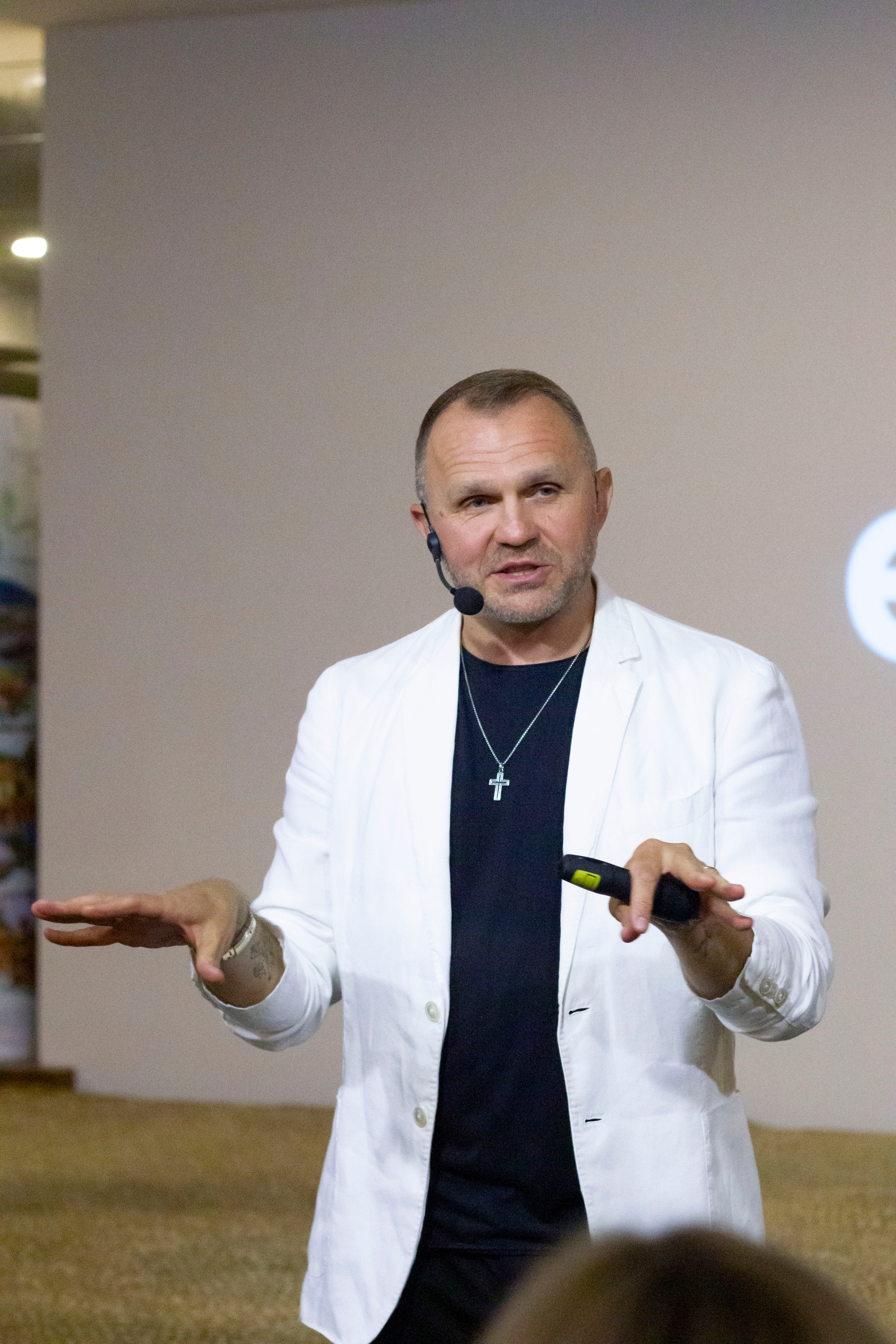 Андреасс Тиссен. UniQ форум 2023. Индивидуальные фотосессии и репортаж в Москве. Матвей Фомин