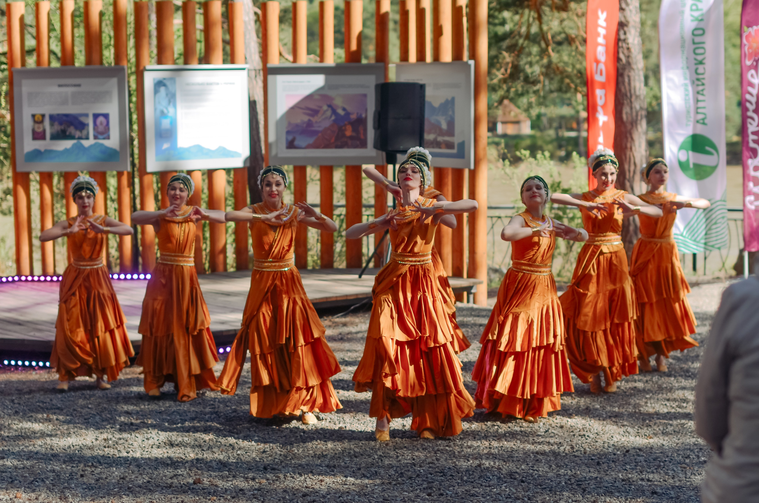 Фестиваль «Цветение Маральника на Алтае 2025». Фоторепортаж. Денисова Аля — фотограф для парных съемок и индивидуальных историй в Барнауле