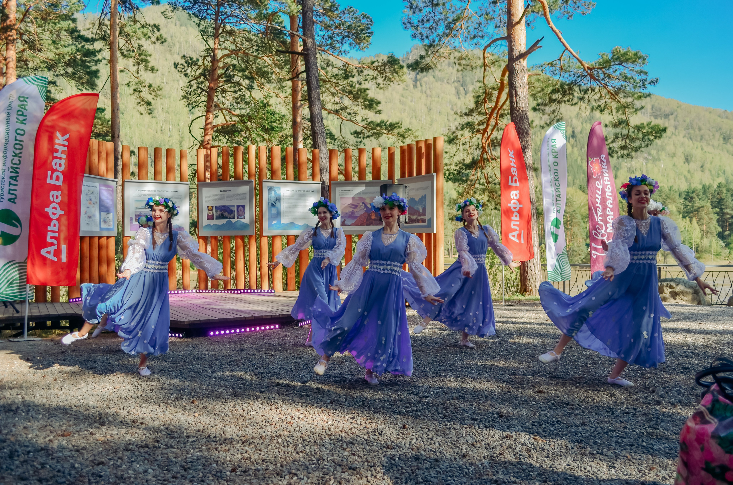 Фестиваль «Цветение Маральника на Алтае 2025». Фоторепортаж. Денисова Аля — фотограф для парных съемок и индивидуальных историй в Барнауле