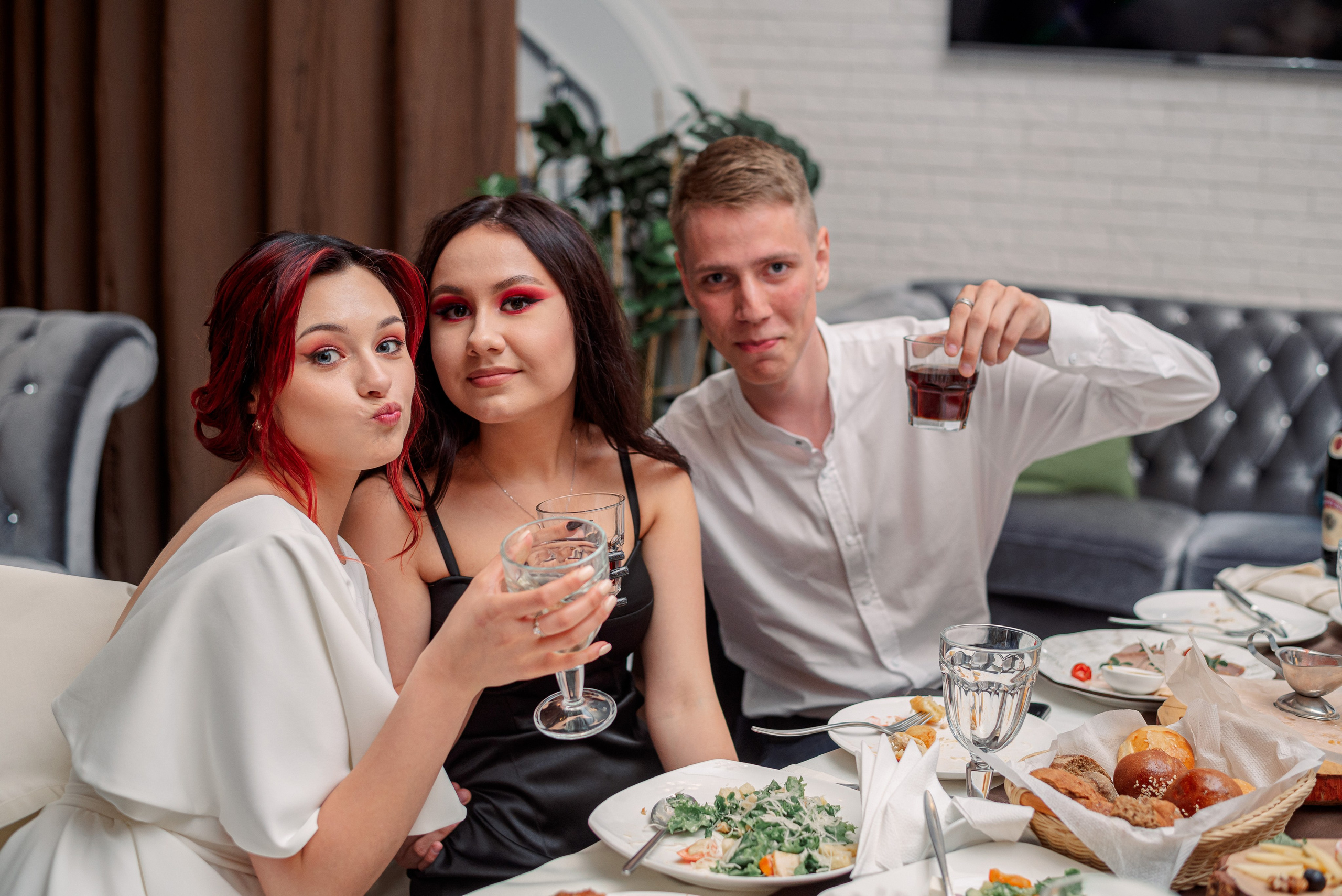 Выпускной 9-11классы. Выпускные книги Анапа Новороссийск Краснодар