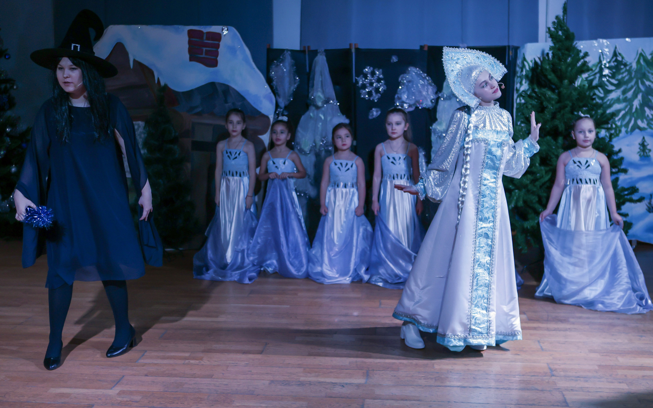 Новогодняя скачзка центр детского творчесва Подольск. Выпускные альбомы и школьный фотограф в Подольске, Троицке, Щербинке, Москве и Московской области