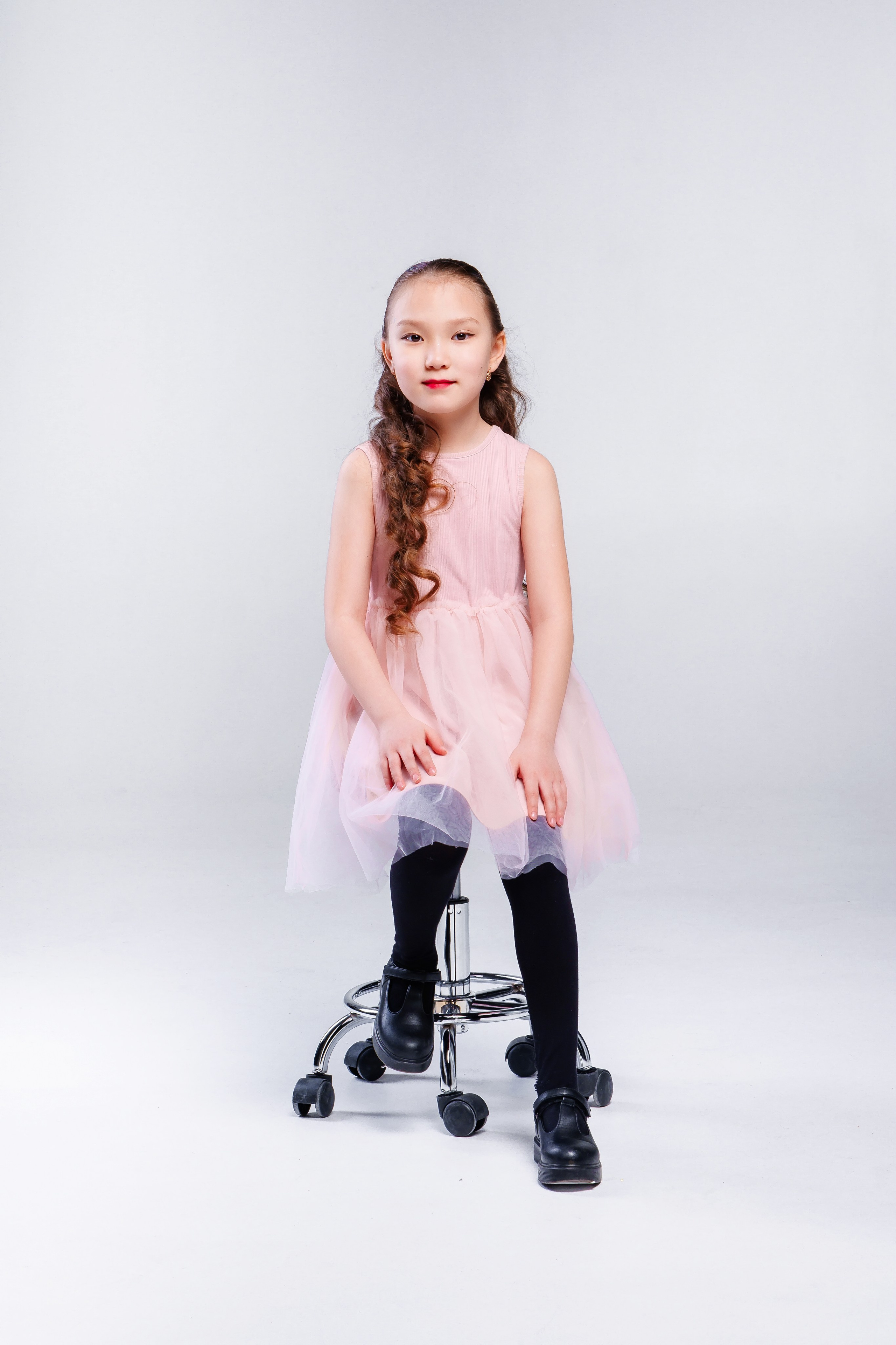 Съемка в студии на Афишу или другие нужды. Семейный и Свадебный фотограф в Астане Александр Астапов