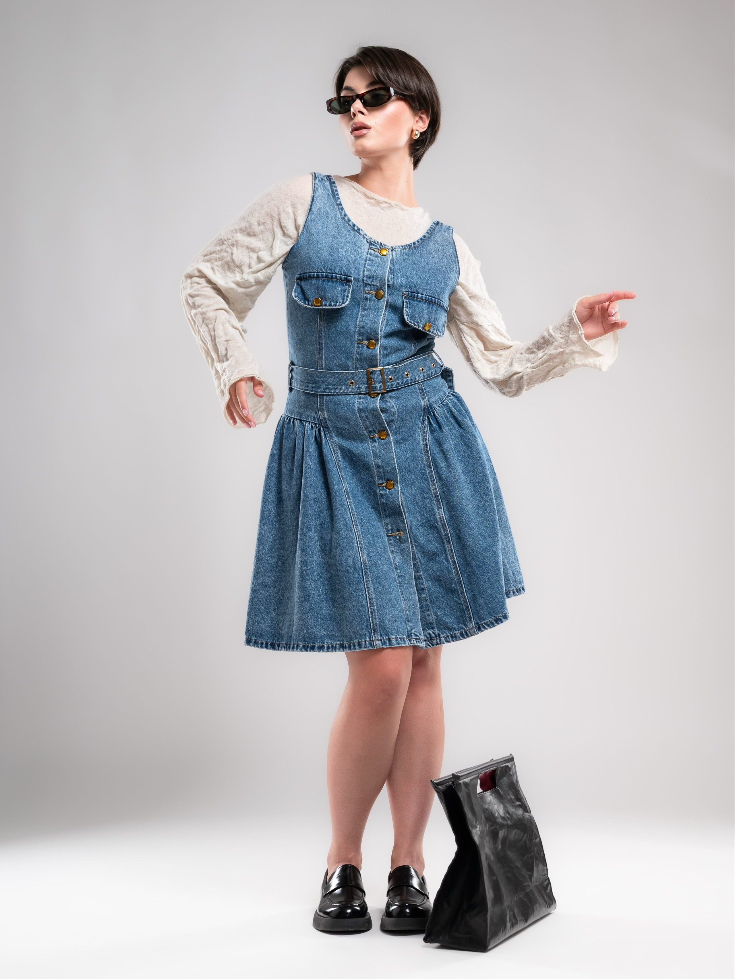 Джинсовый сарафан на 2х моделях. Предметный фотограф, фото для маркетплейсов Пятигорск, КМВ